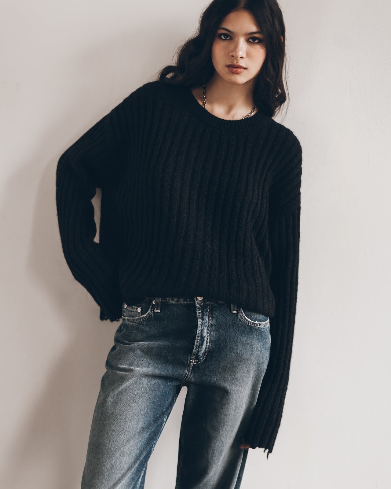 Black Destroyed Knitted Sweater Dark Blue Loose Jeans - Product photo