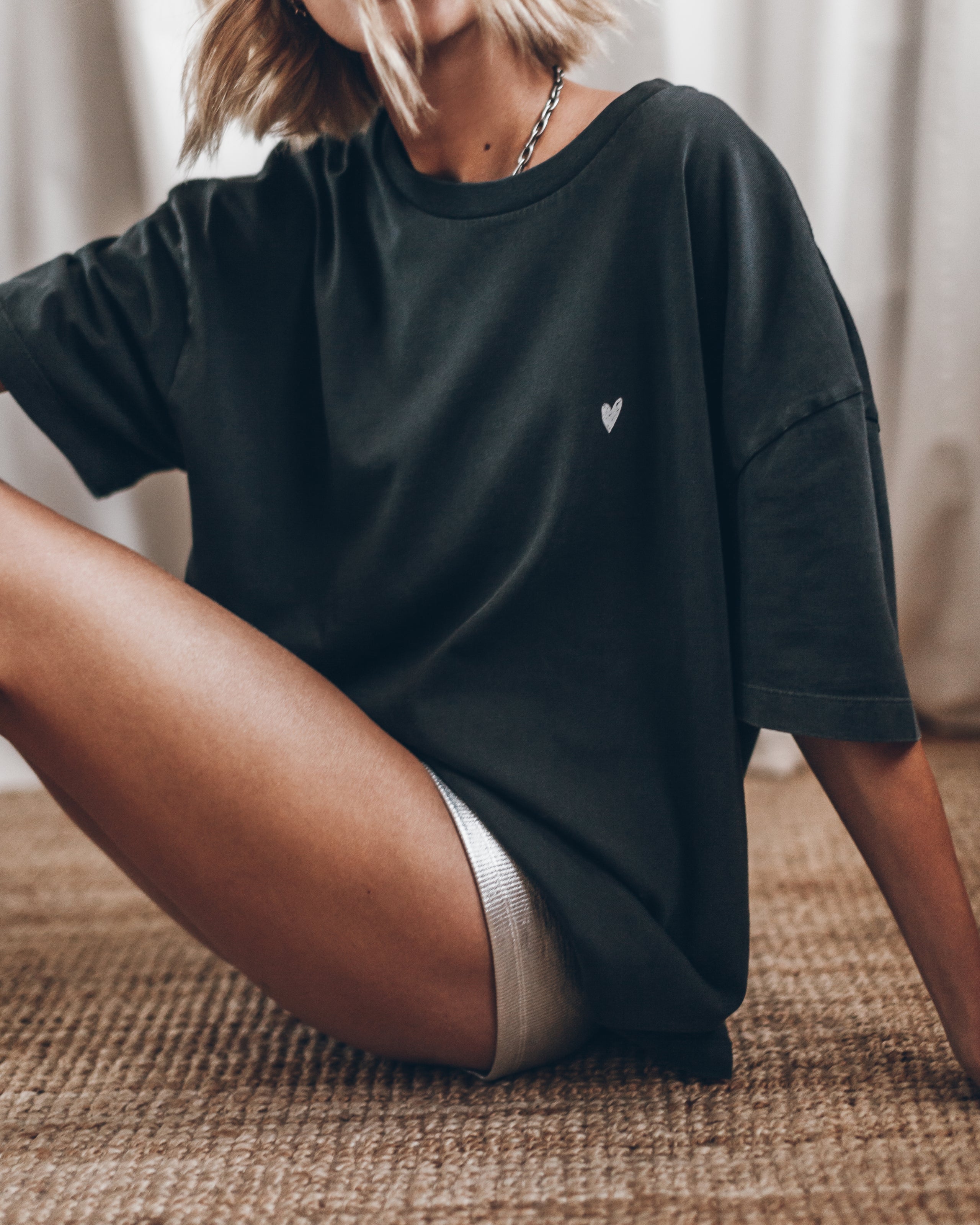 Dark Love Signs Unisex Shirt Silver Coated Ribbed Shorts - Product photo