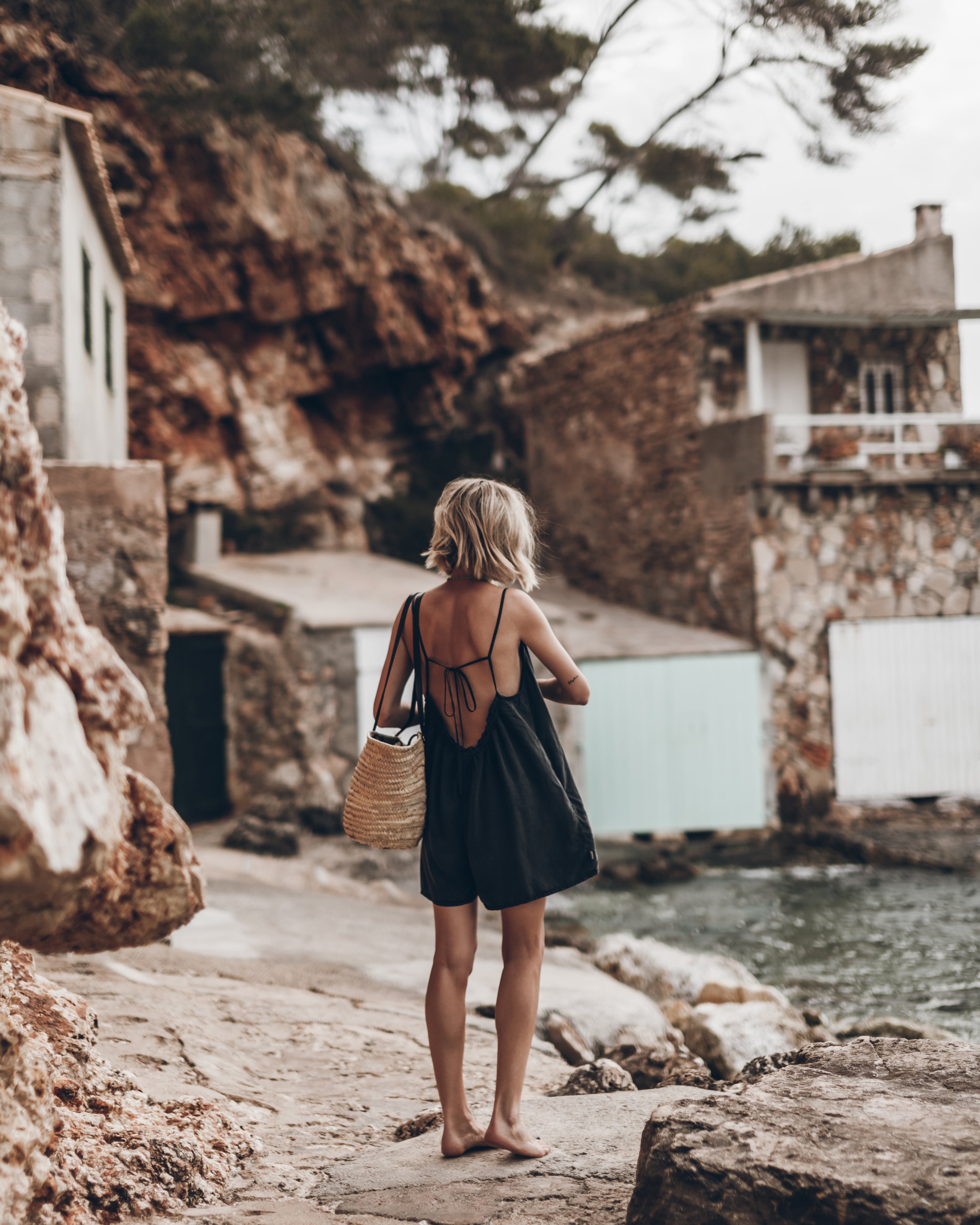 Dark Short Flowy Jumpsuit Large Raffia Basket Bag - Product photo