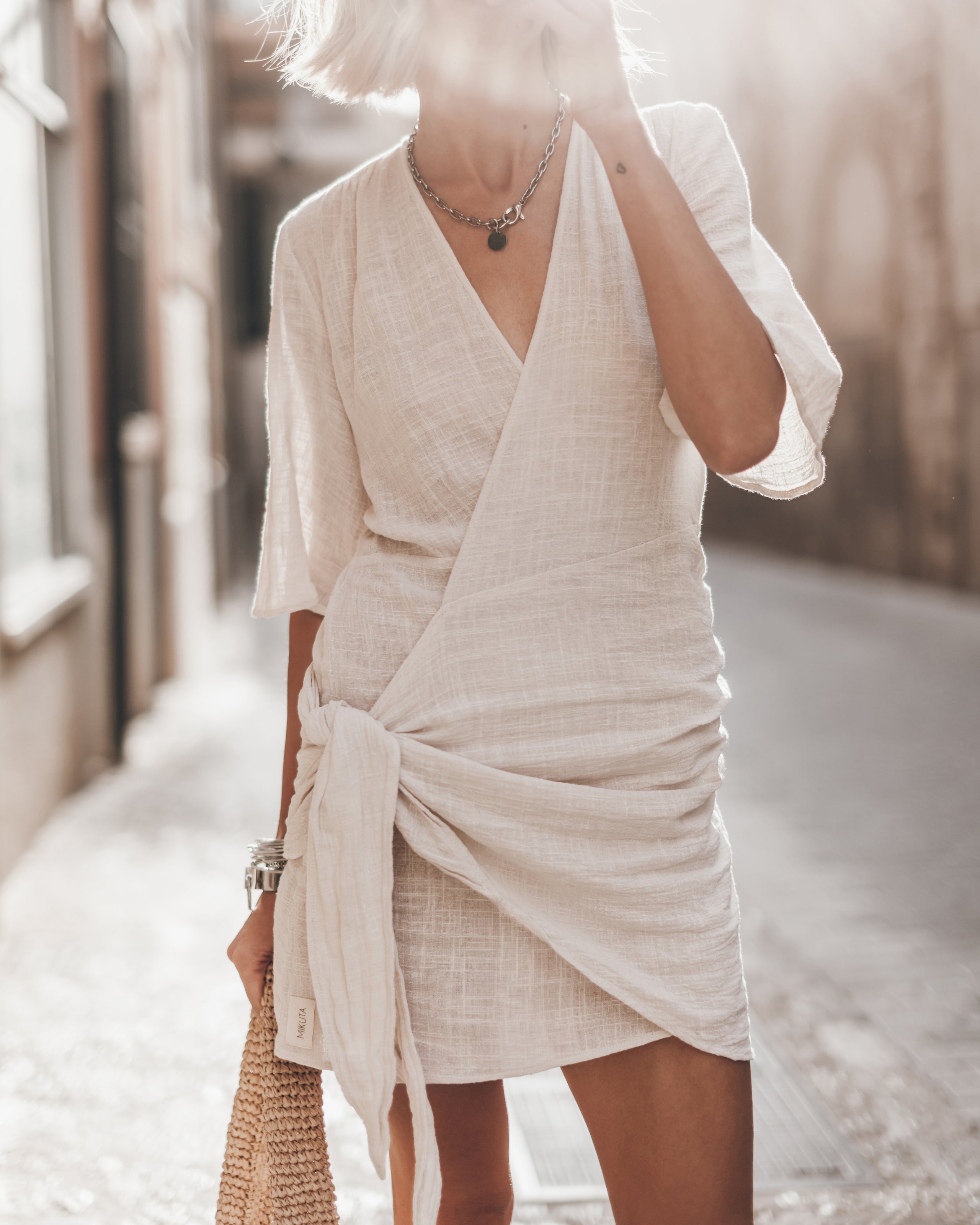 Light Wrap Dress Relaxed Raffia Bag - Product photo