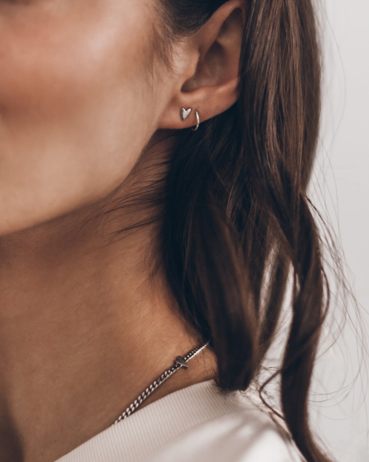 Off White Hearts On Fire Unisex Shirt Tiny Heart Necklace Heart Stud Earrings - Product photo