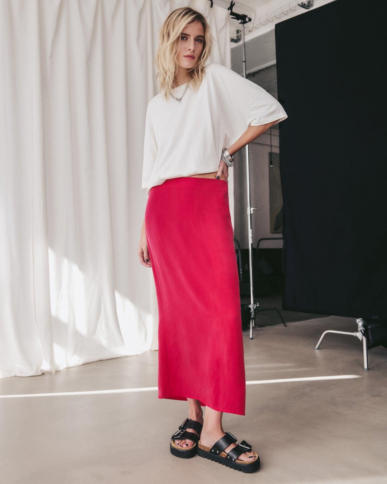 Pink Long Cupro Skirt White Long Loose Cotton Shirt Black Leather Buckle Sandals - Product photo