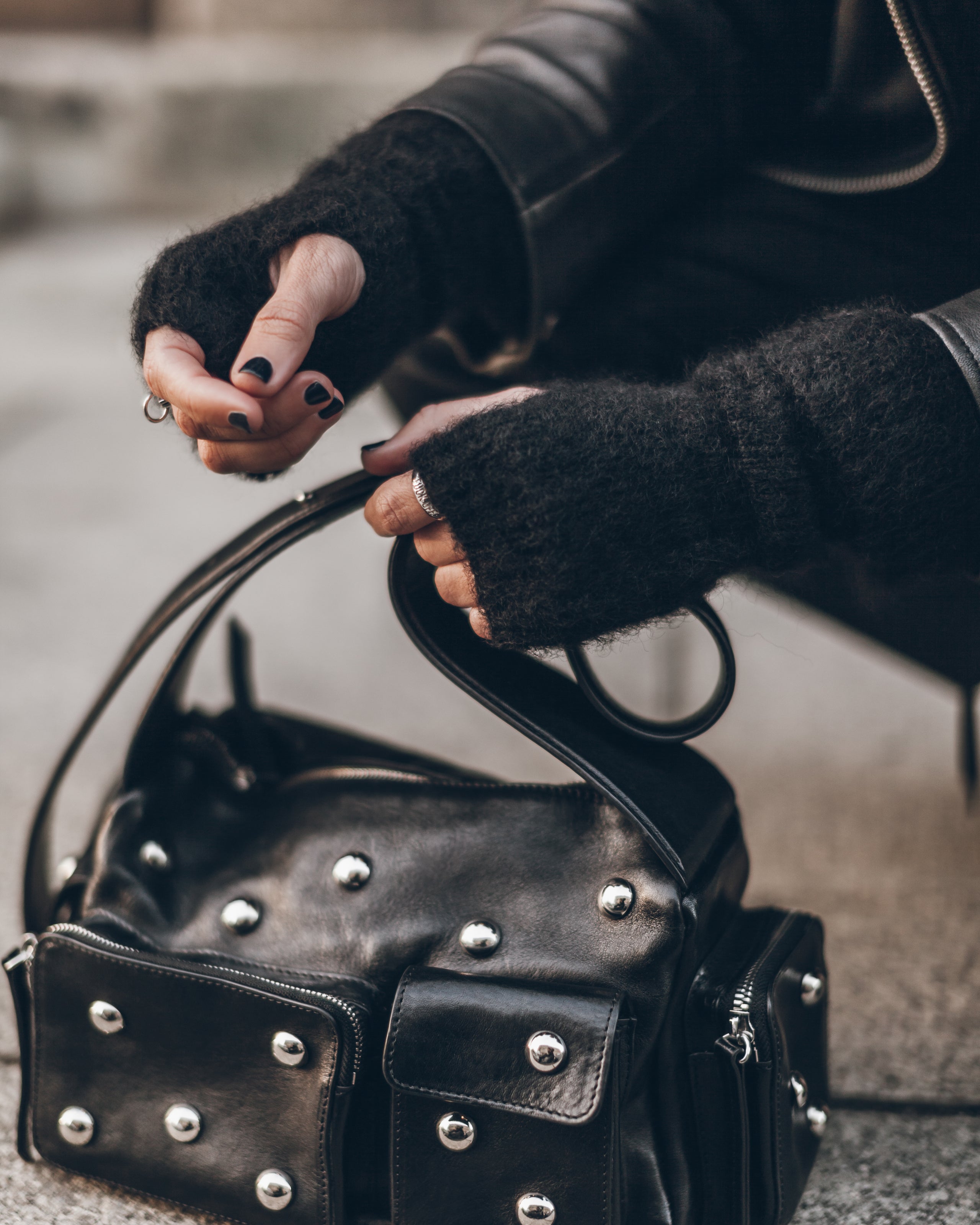 The Black Knit Gloves