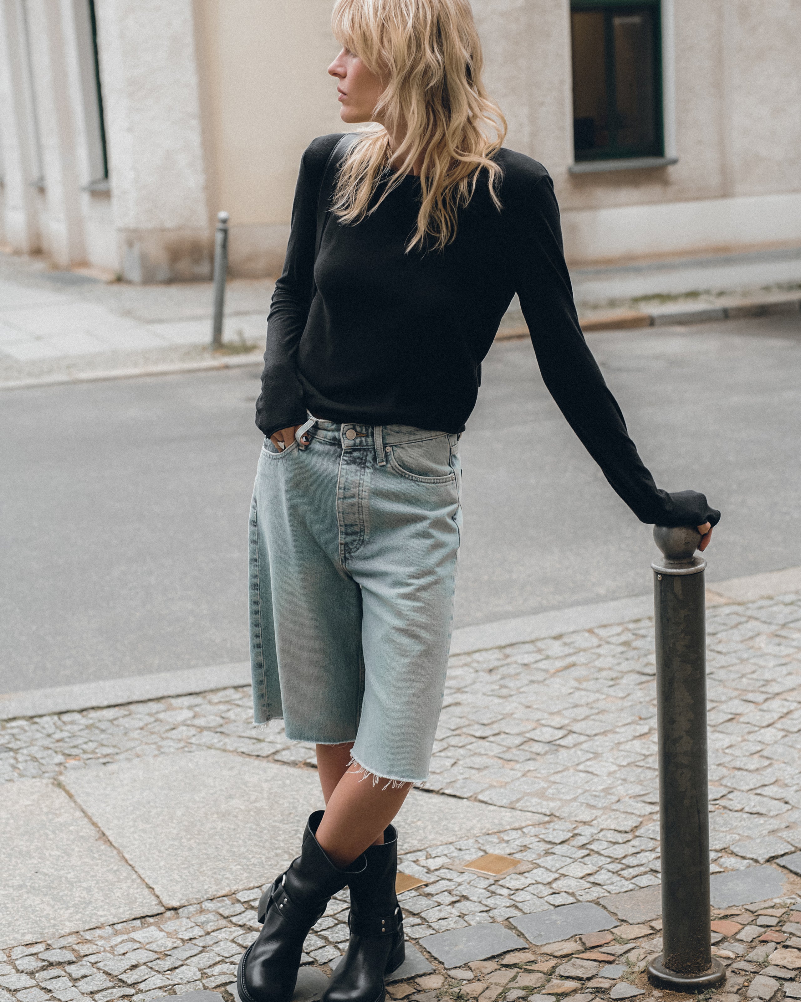 The Black Thin Linen Longsleeve