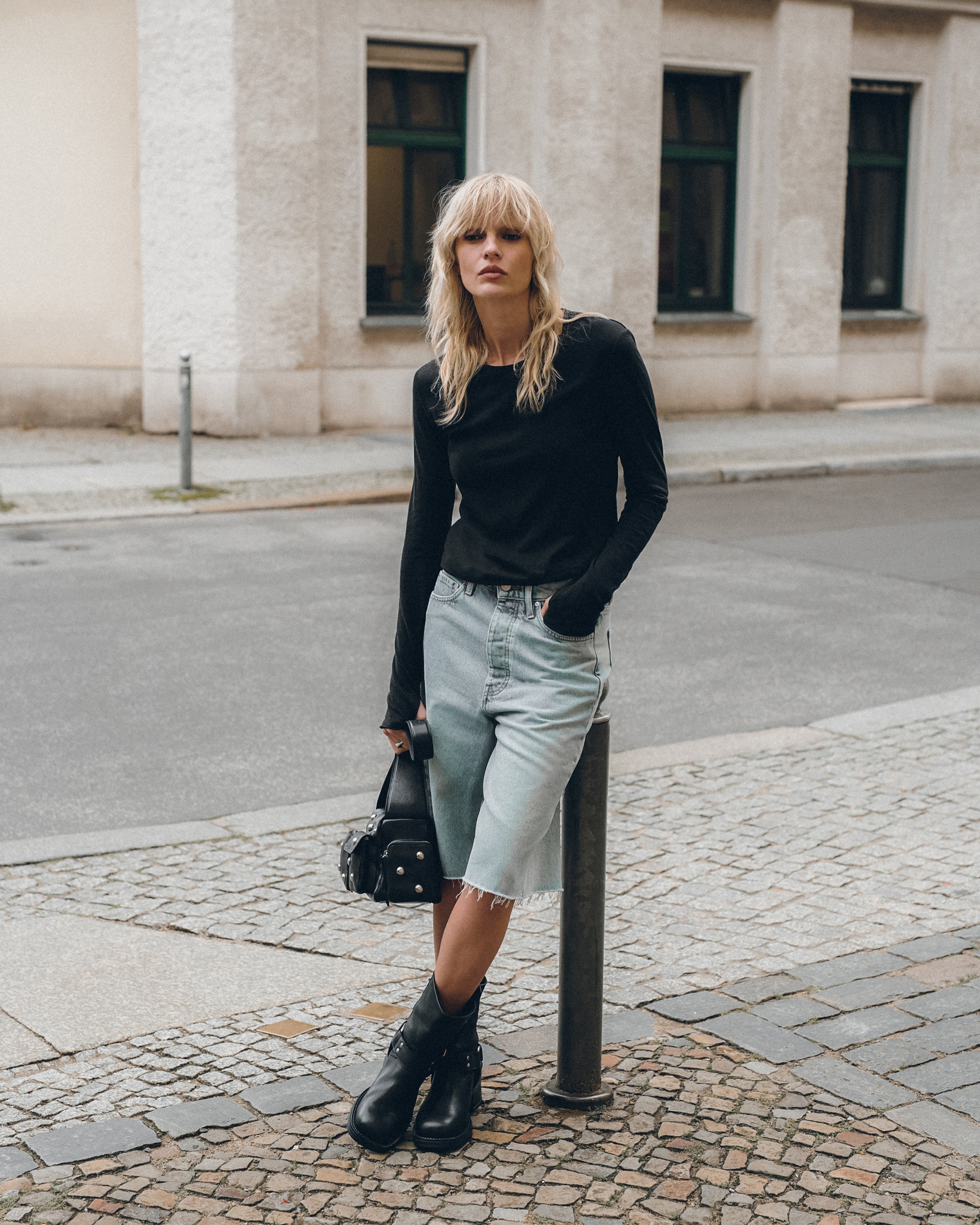 The Black Thin Linen Longsleeve