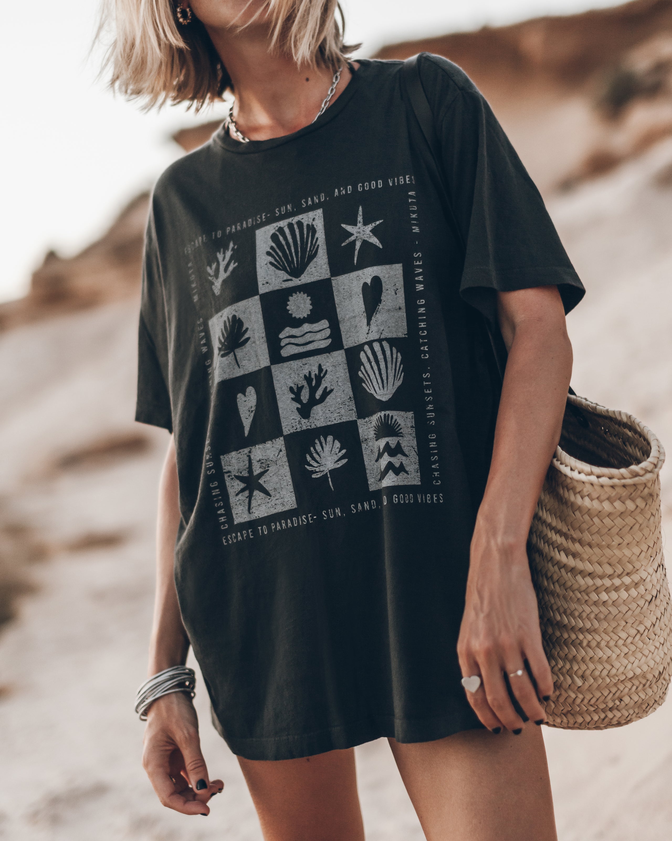 The Dark Coral Relaxed Shirt The Large Cesta Bag - Product photo