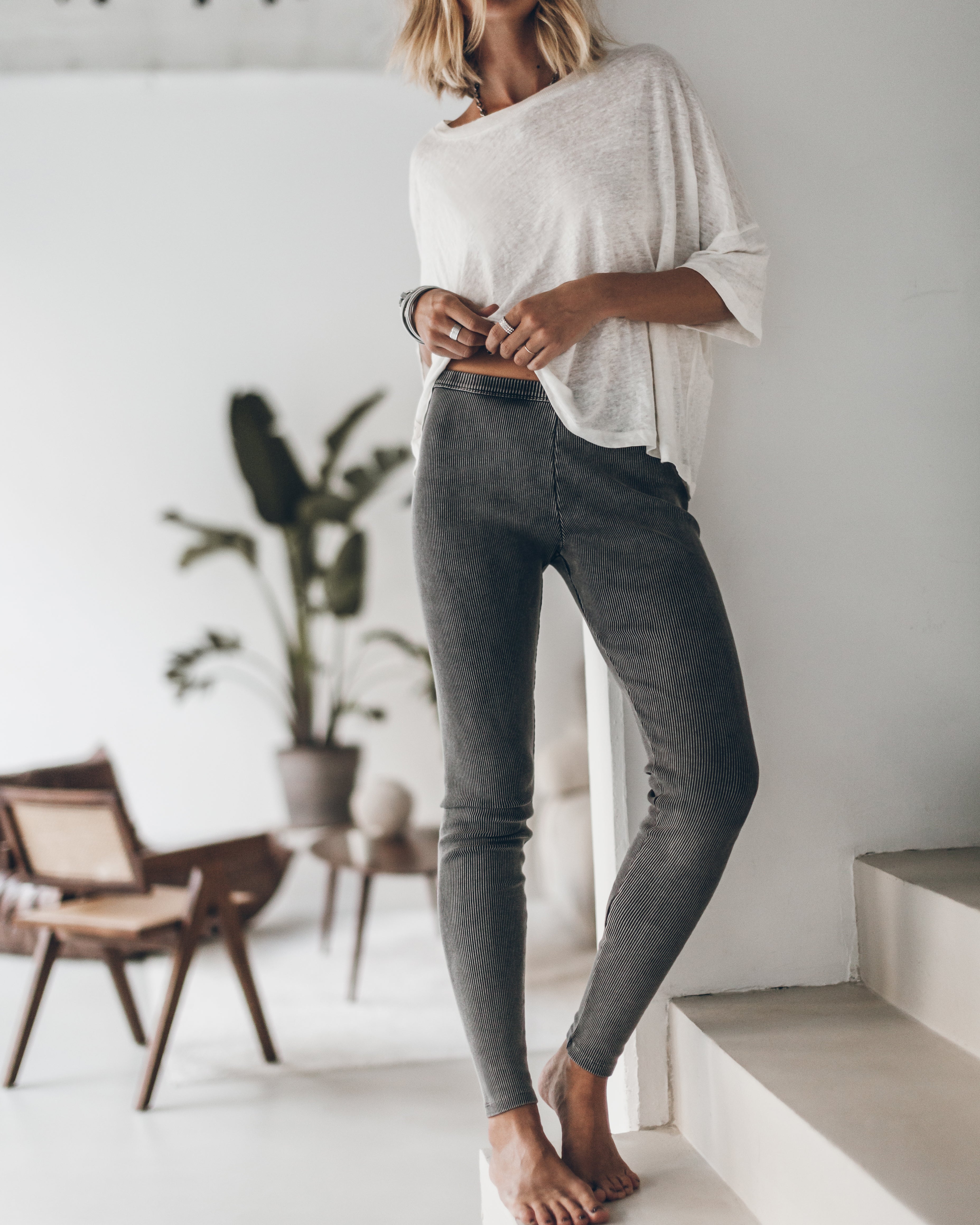 MIKUTA The Dark Ribbed Leggings