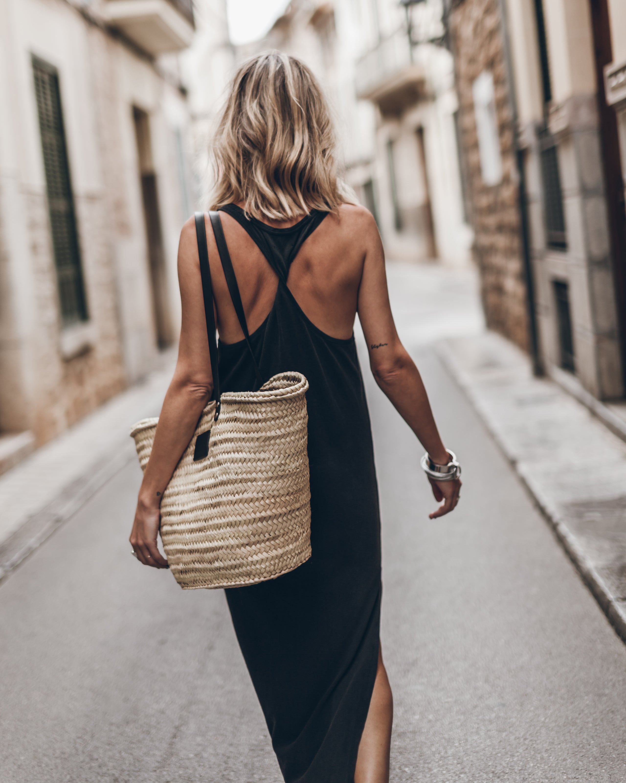 The Dark Twisted Tank Dress The Black Chunky Sandals The Large Cesta Bag - Product photo
