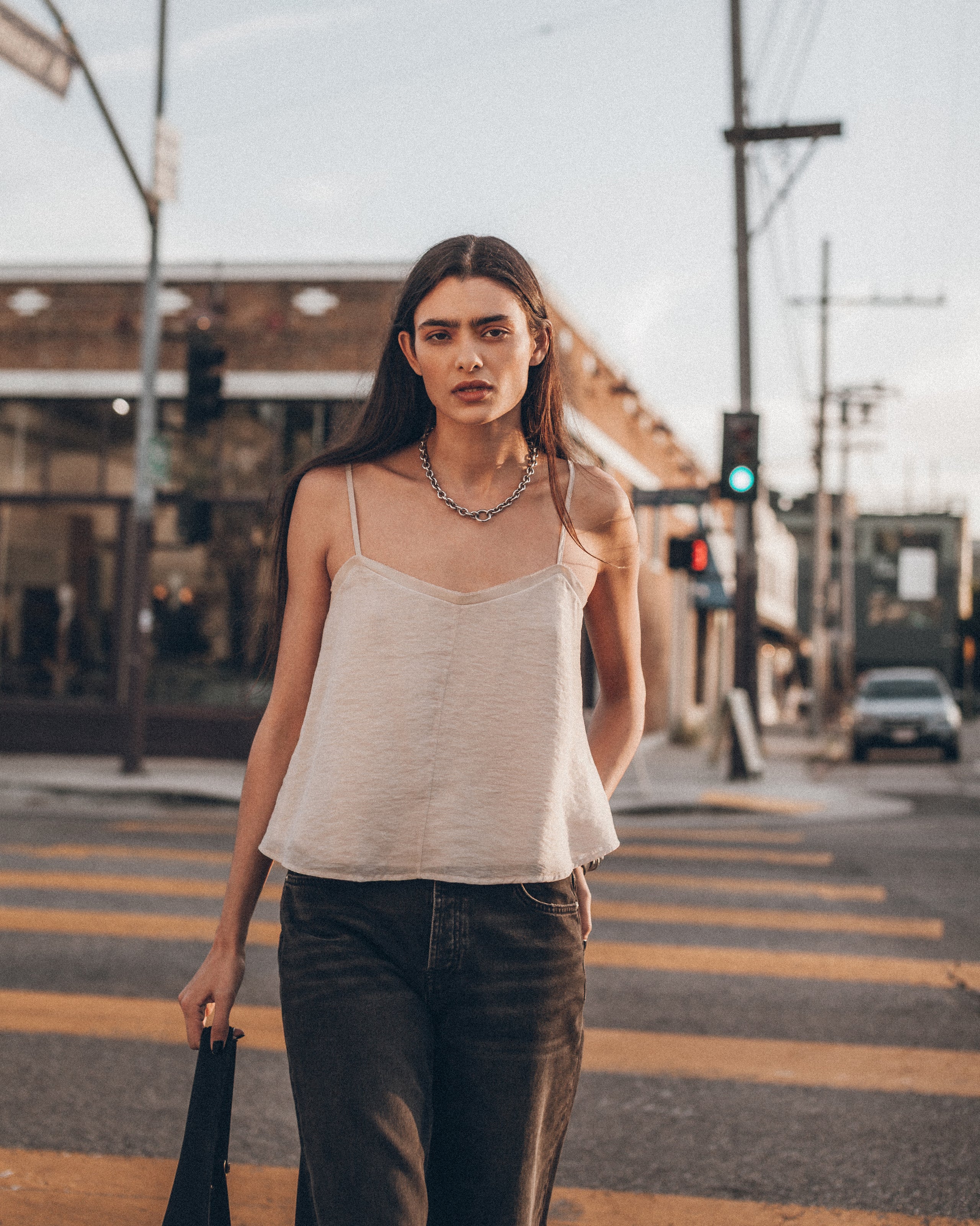 The Ecru Chill Top The Black Loose Jeans Los Angeles California Danielle - Product photo