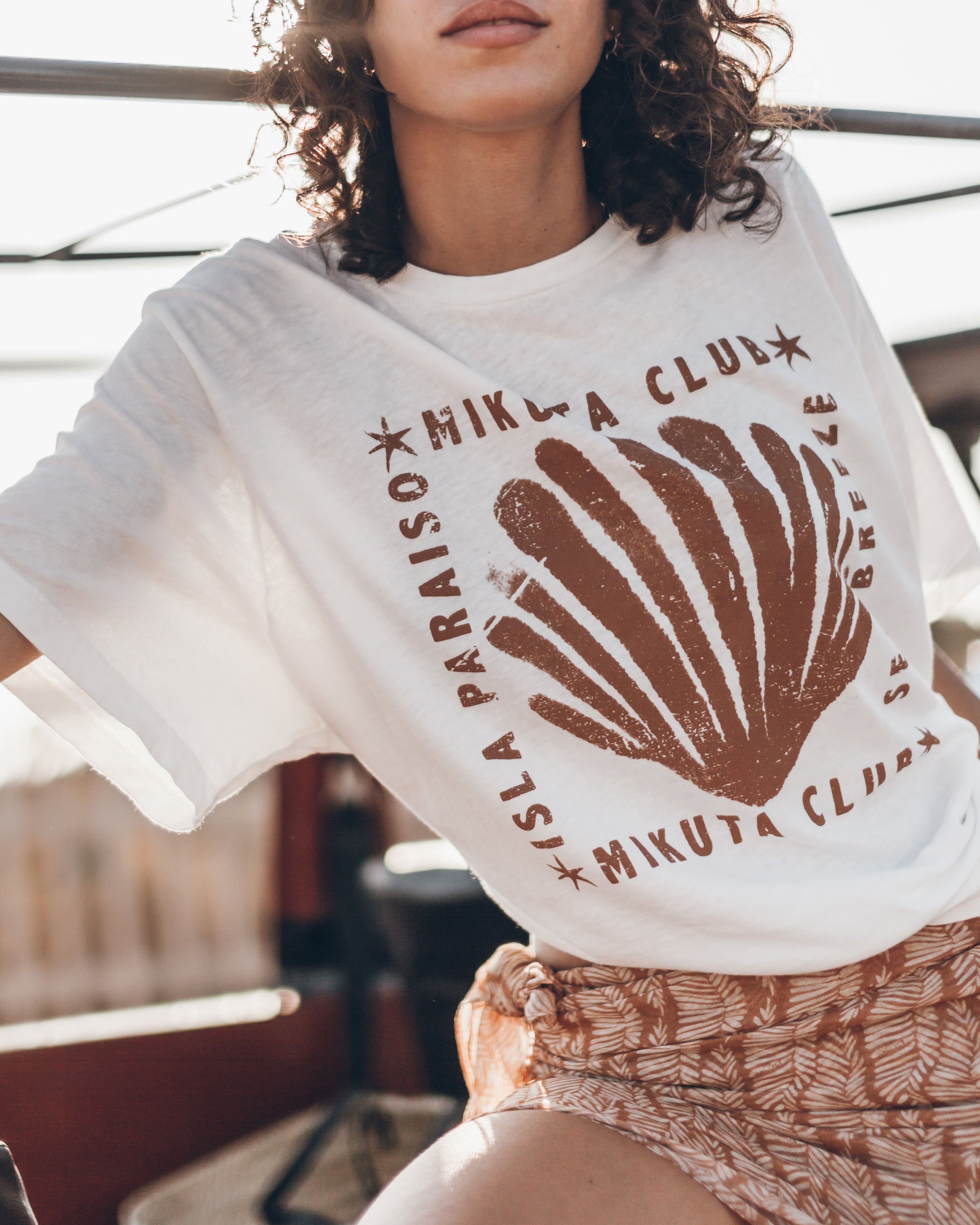 The Ecru Coral Relaxed Shirt The Brown Printed Pareo Guindi - Product photo