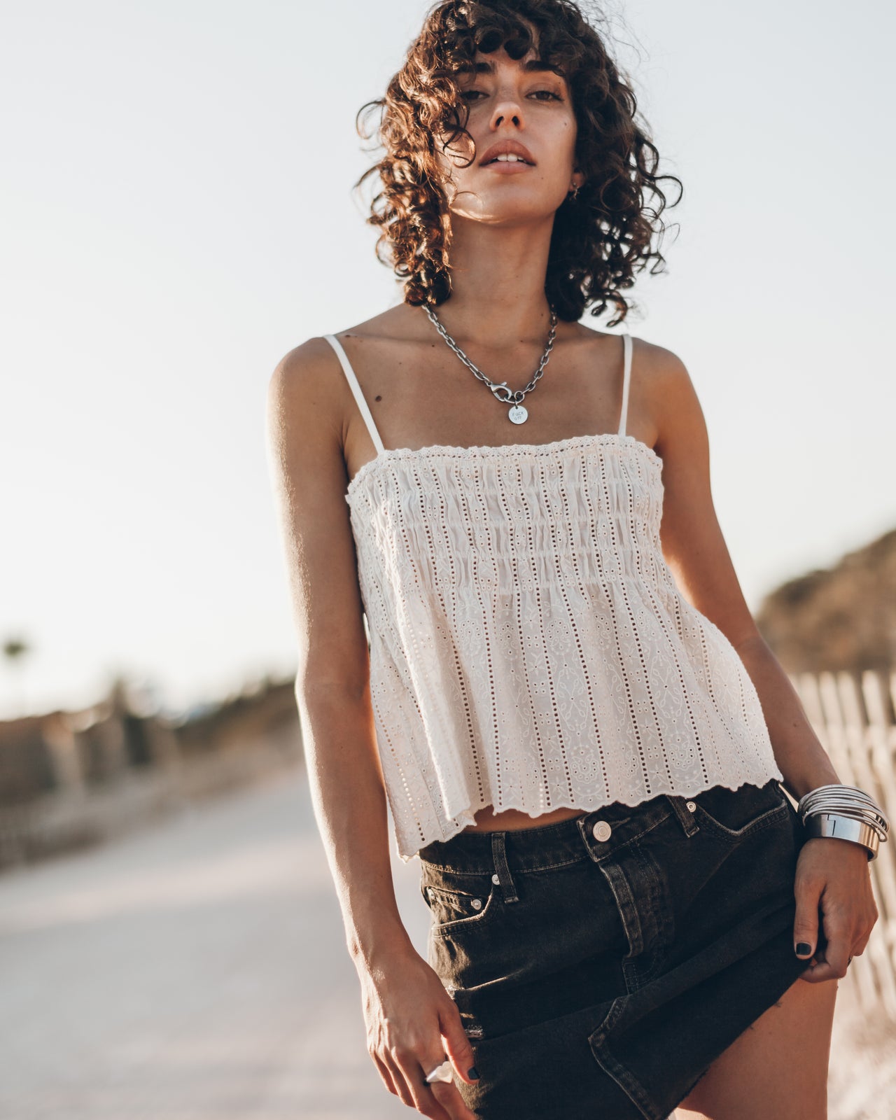 The Ecru Romantic Tank Top The Black Denim Skirt Guindi - Product photo