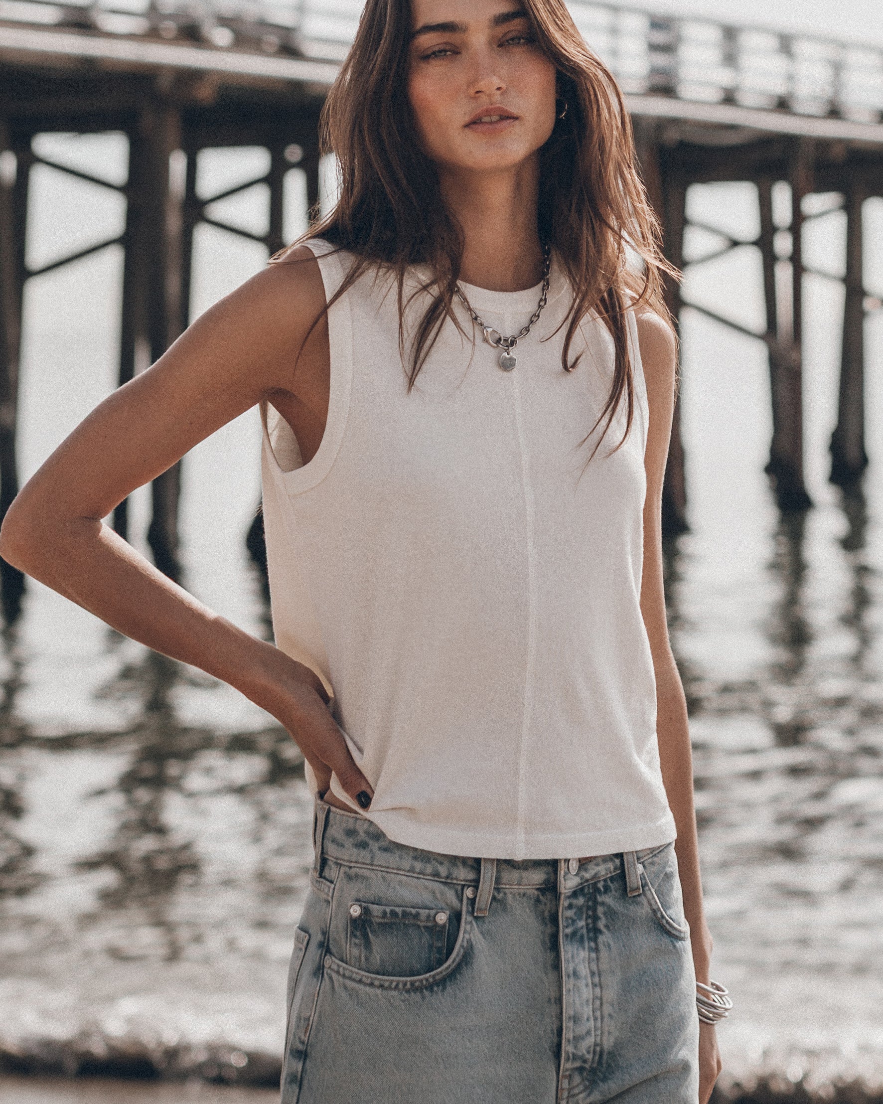 The Light Loose Tank Top The Me Necklace West Coast California Lexi - Product photo