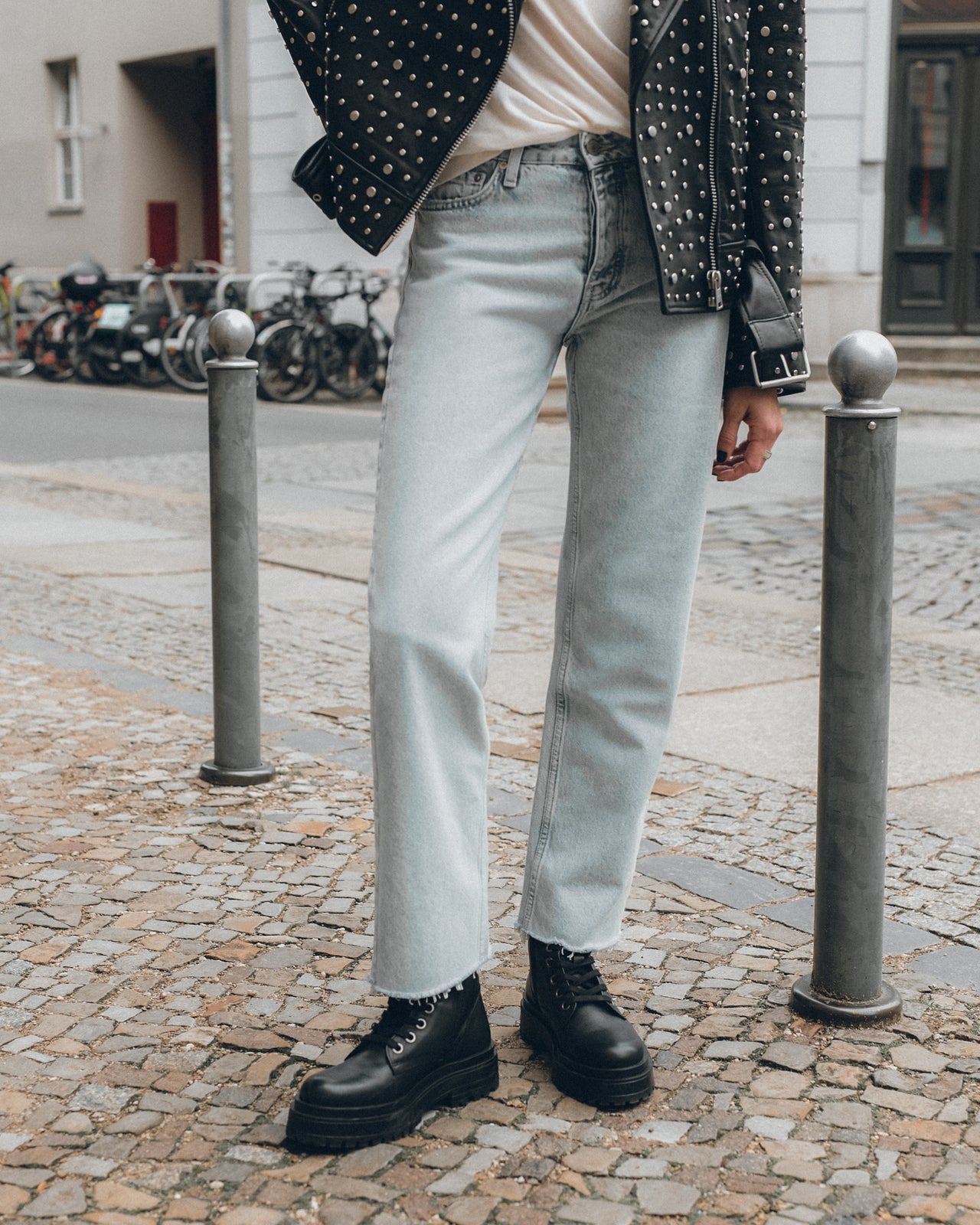 The Blue Cropped Straight Jeans