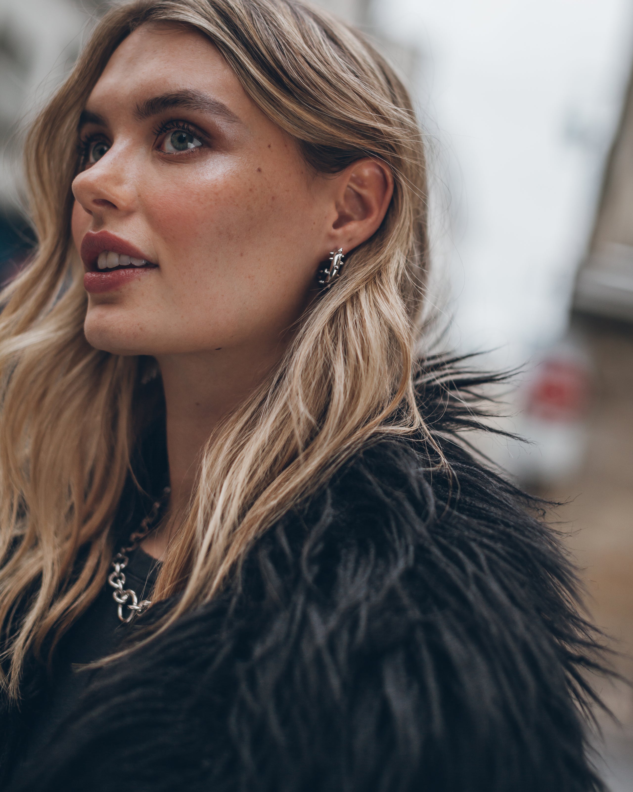 The Thorn Hoops The Chunky Chain Necklace The Black Fluffy Coat Paris - Product photo