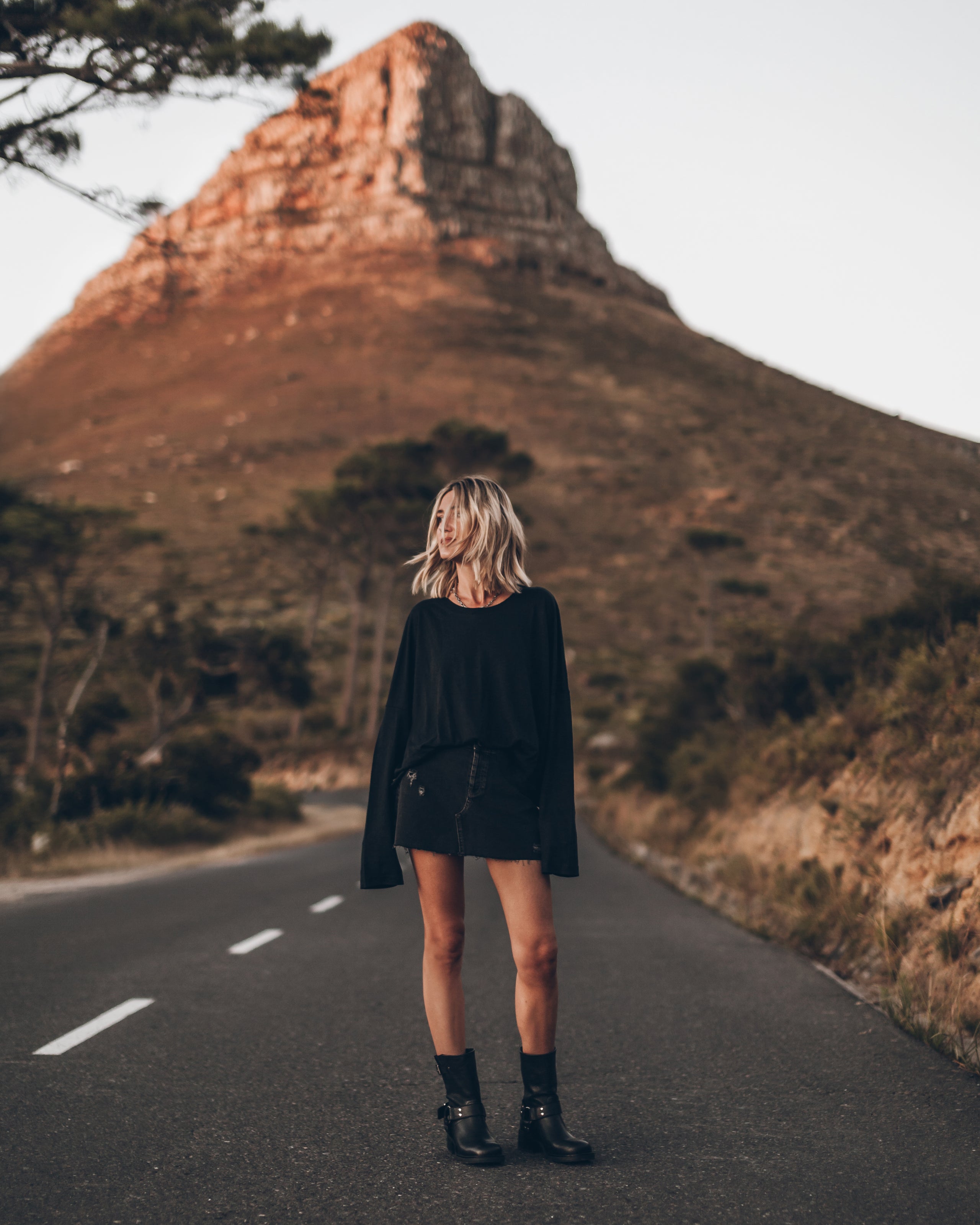 The Black Loose Linen Longsleeve