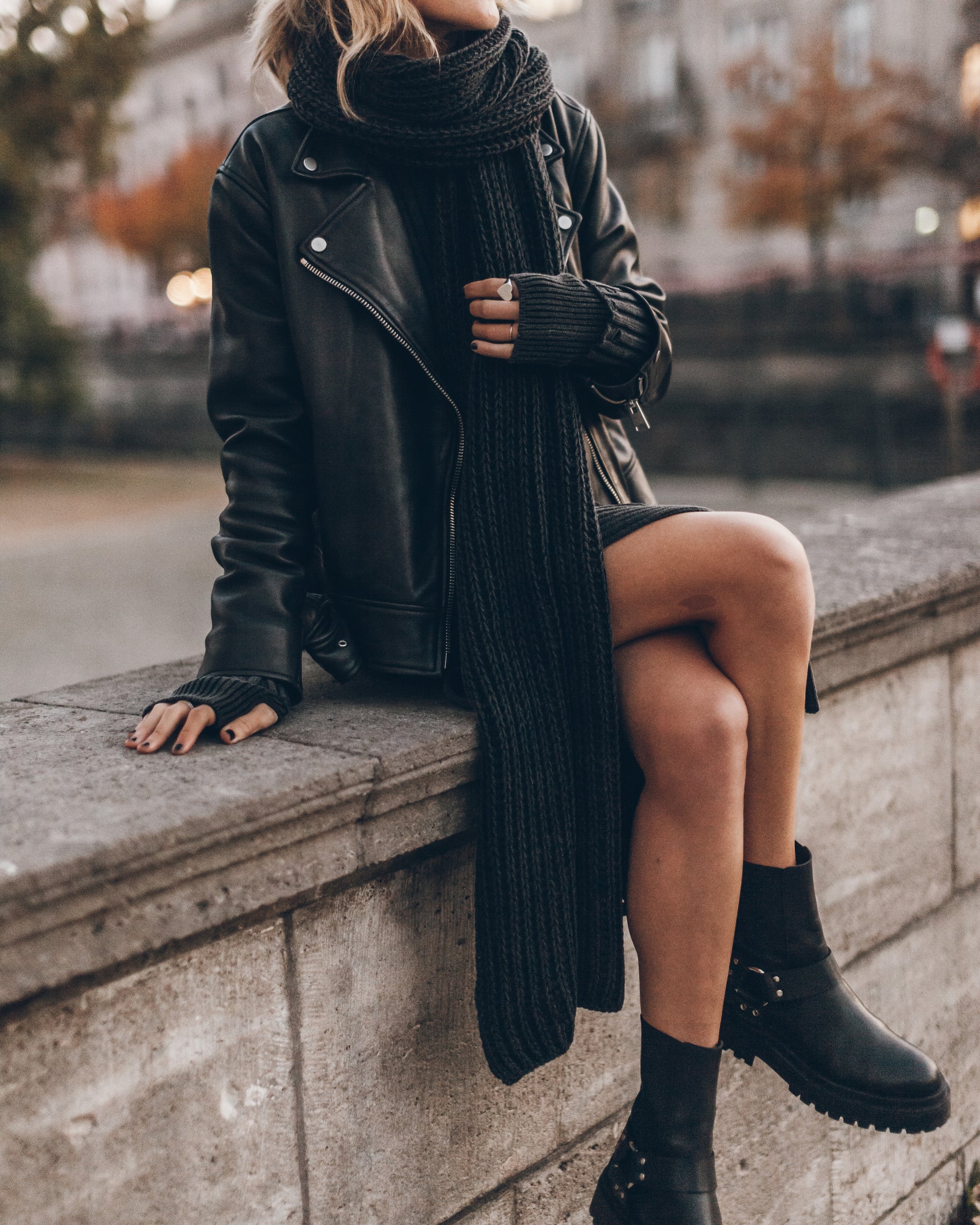 The Dark Faded Knit Scarf – MIKUTA