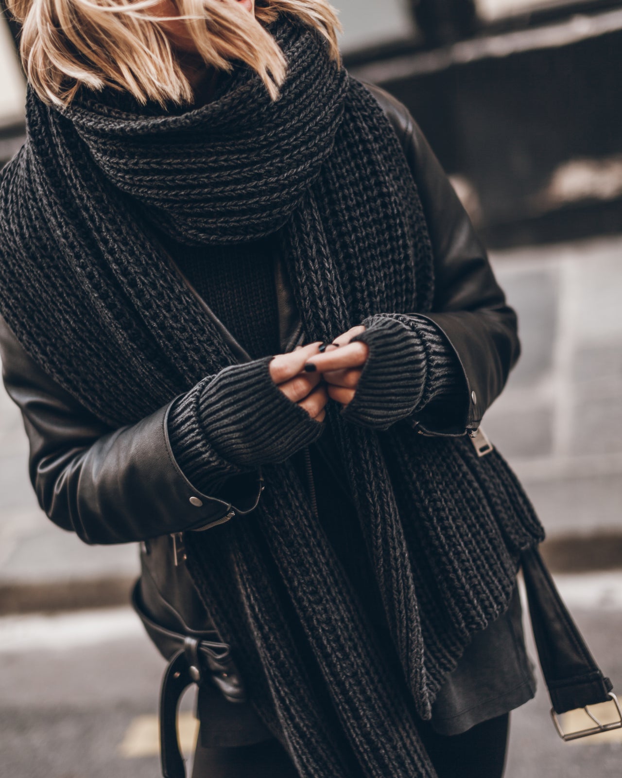 Dark Faded Knit Scarf Gloves - Product photo