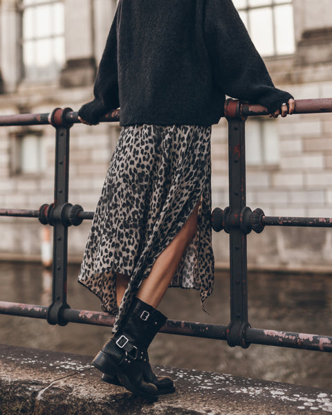 【GLOWNY】24FALL★ THE LEO SKIRT (XS,S,M,L) THE LEO SKIRT (DEEP BLUE) - GLOWNY