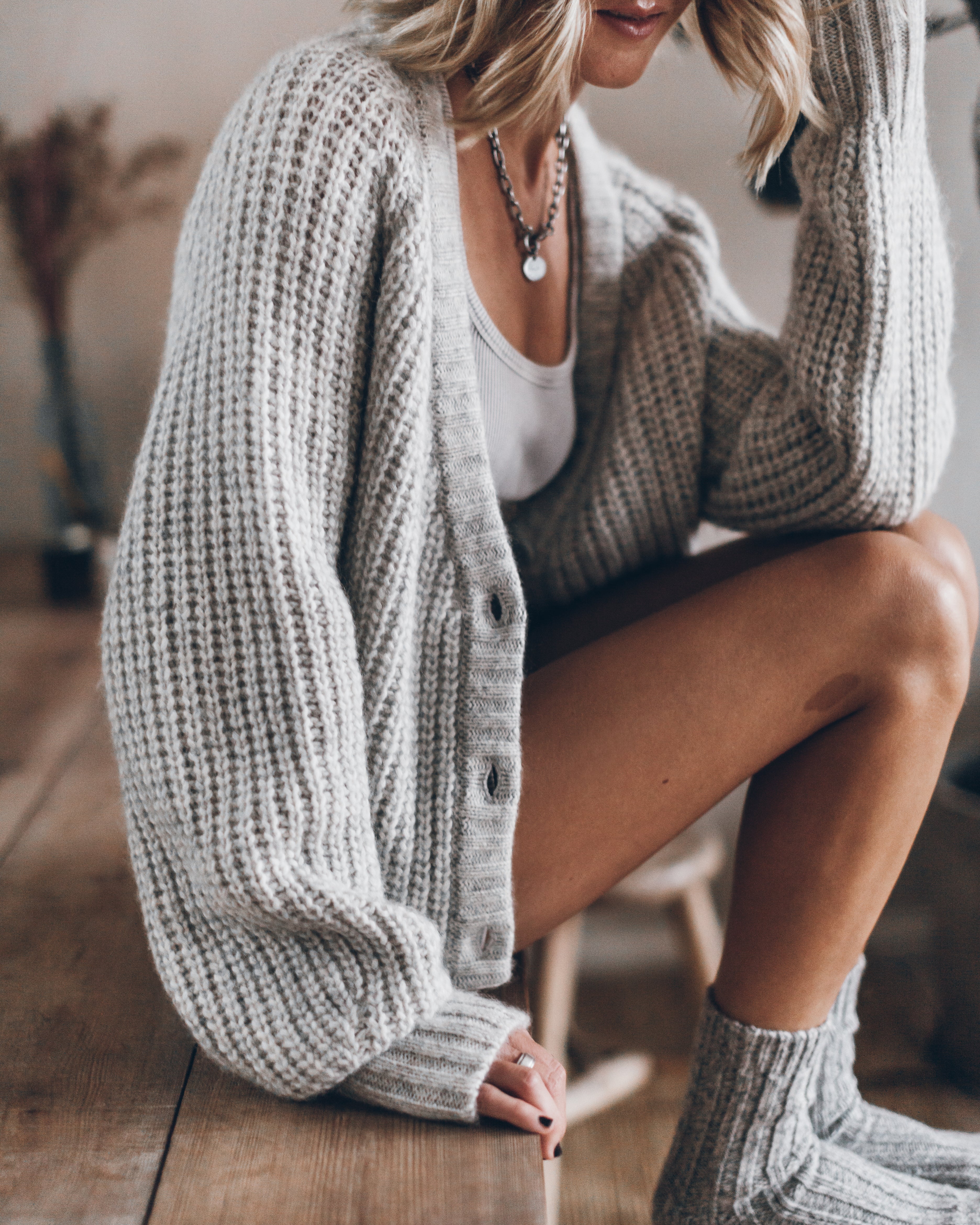 The Light Short Knitted Cardigan