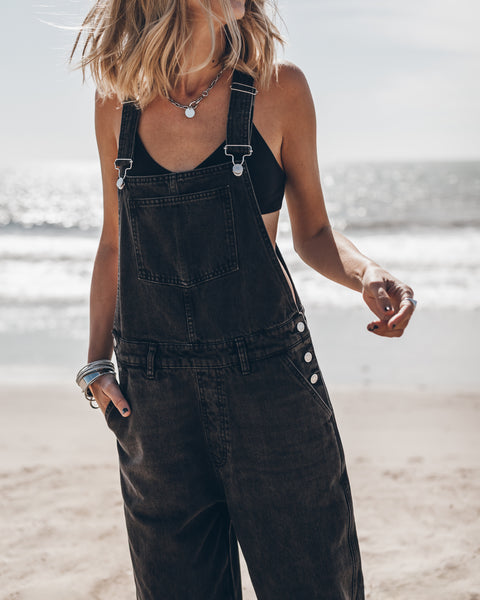 mikuta-the-black-dungarees-