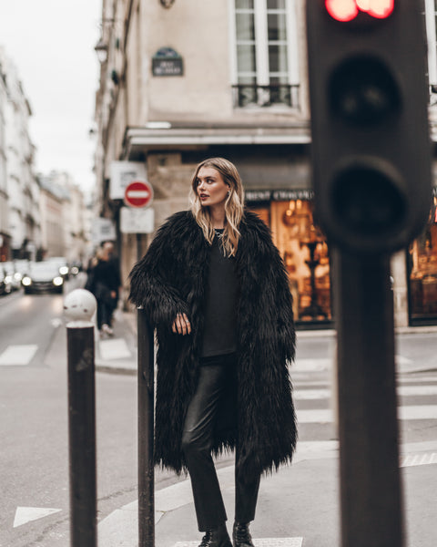 mikuta-the-black-fluffy-coat-
