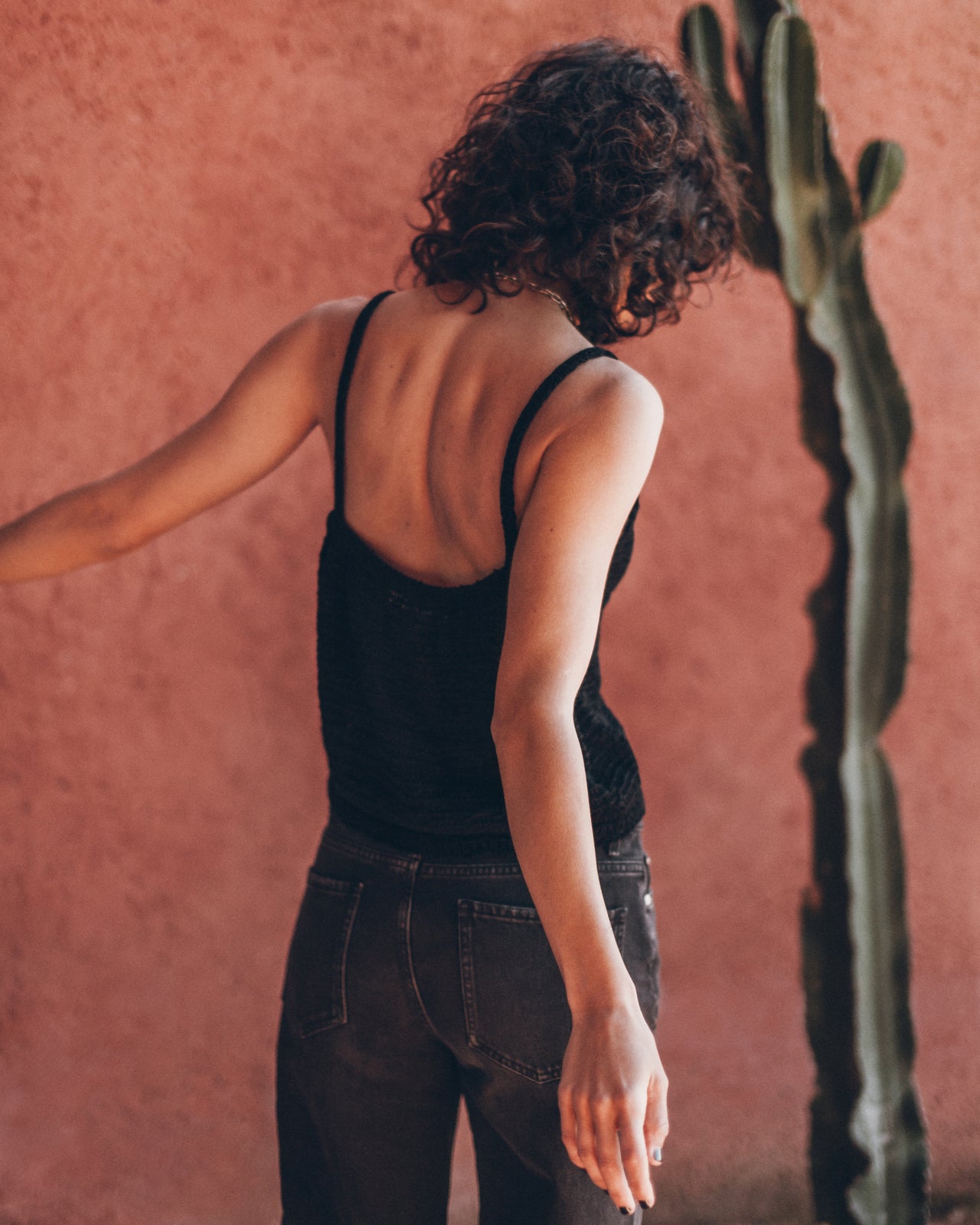 The Black Knitted Vest Top The Black Loose Jeans Mexico Guindi - Product photo