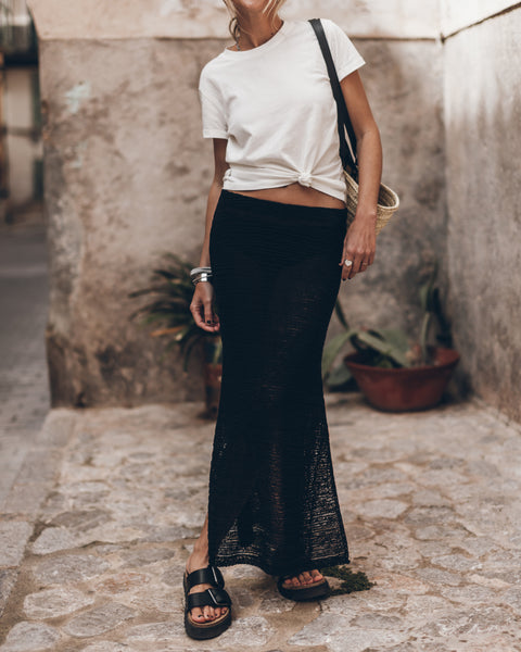 The Black Long Knitted Skirt The White Regular Cotton Shirt Mallorca Jacqueline - Product photo