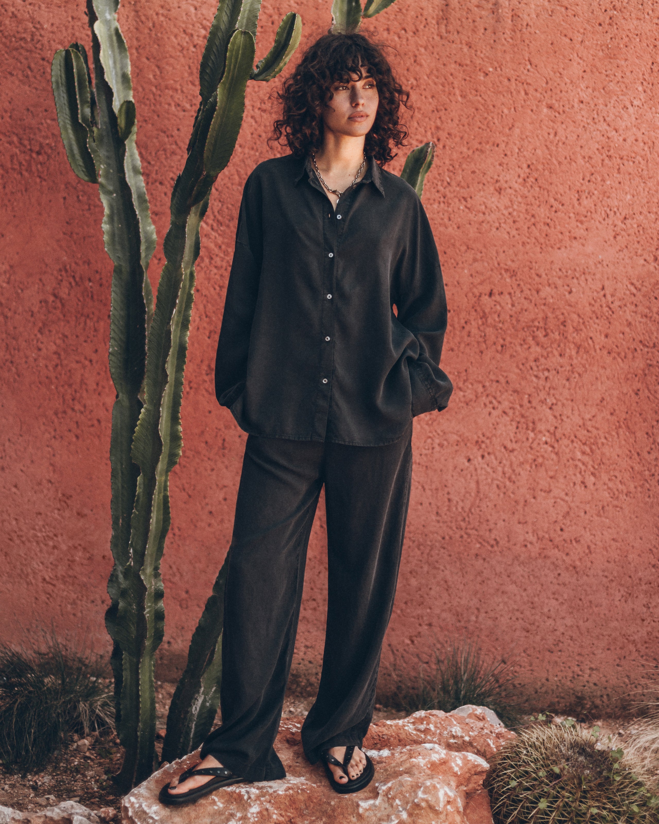 The Black Loose Longsleeve Shirt The Black Breezy Pants Mexico Guindi - Product photo
