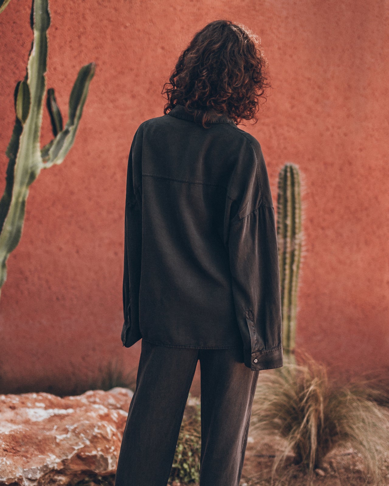 The Black Loose Longsleeve Shirt The Black Breezy Pants Mexico Guindi - Product photo