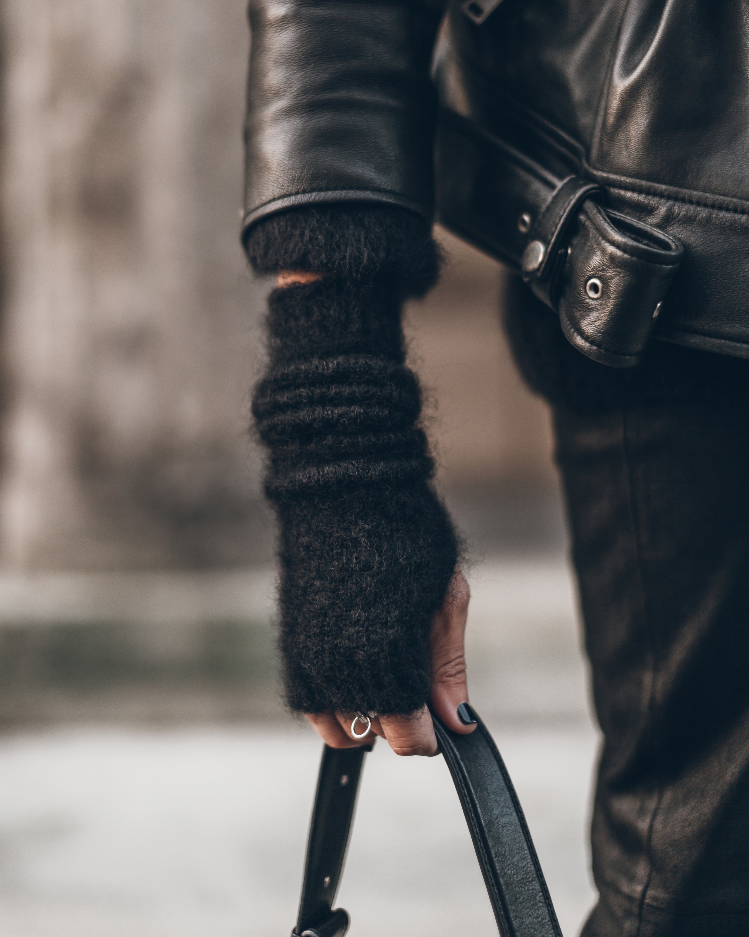 The Black Knit Gloves