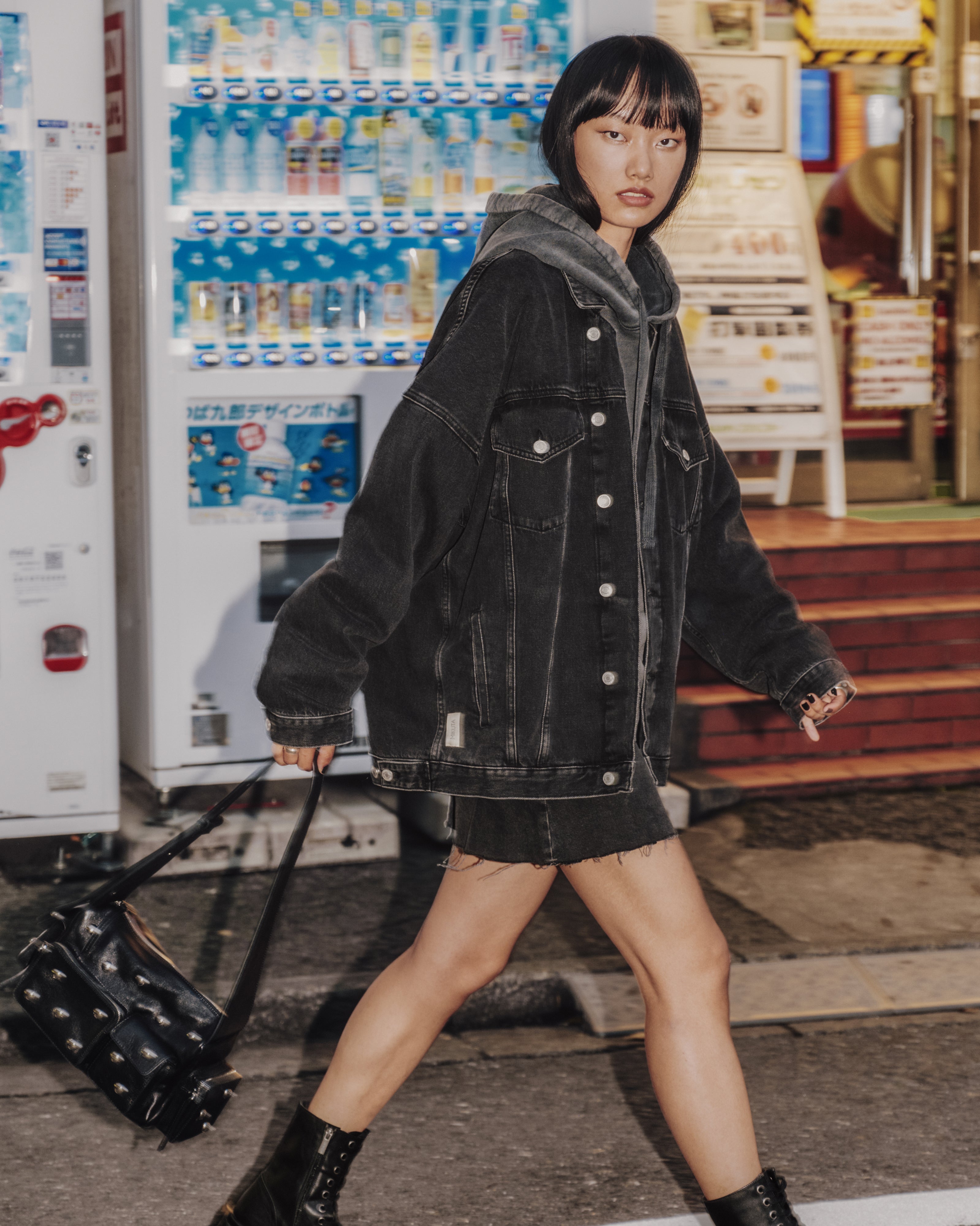 oversized denim jacket and dress Oversized Denim Jacket With Dress Long Denim Oversize Jean Jacket Outfits Jean Jacket Street Style Top
