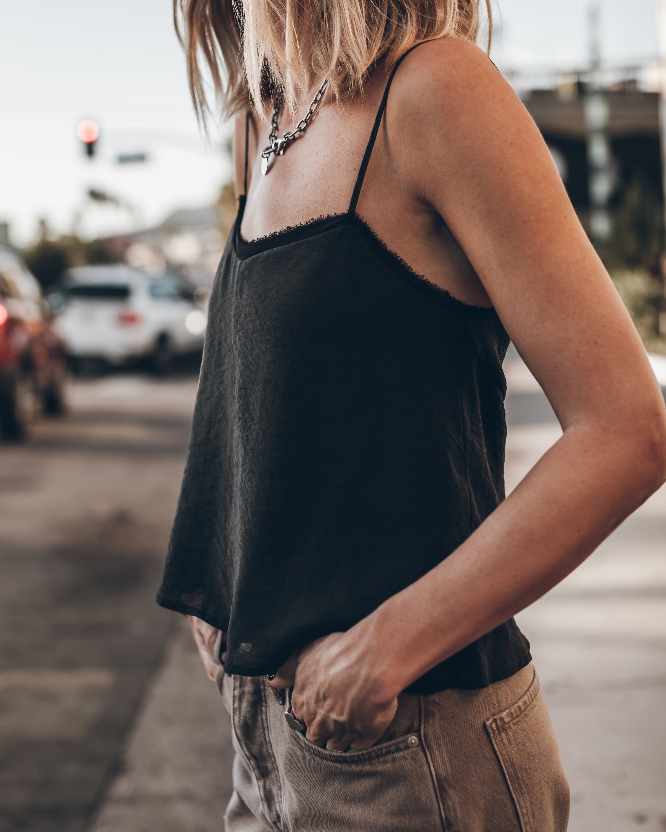 The Chestnut Baggy Jeans The Black Chill Top Los Angeles California Jacqueline - Product photo