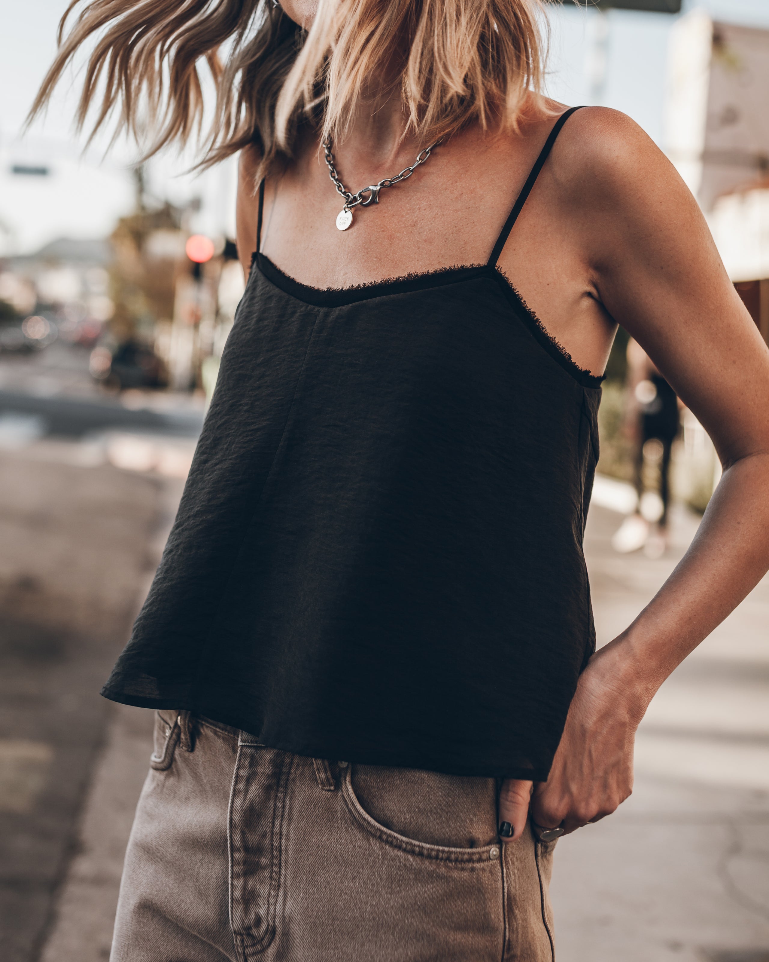 The Chestnut Baggy Jeans The Black Chill Top Los Angeles California Jacqueline - Product photo