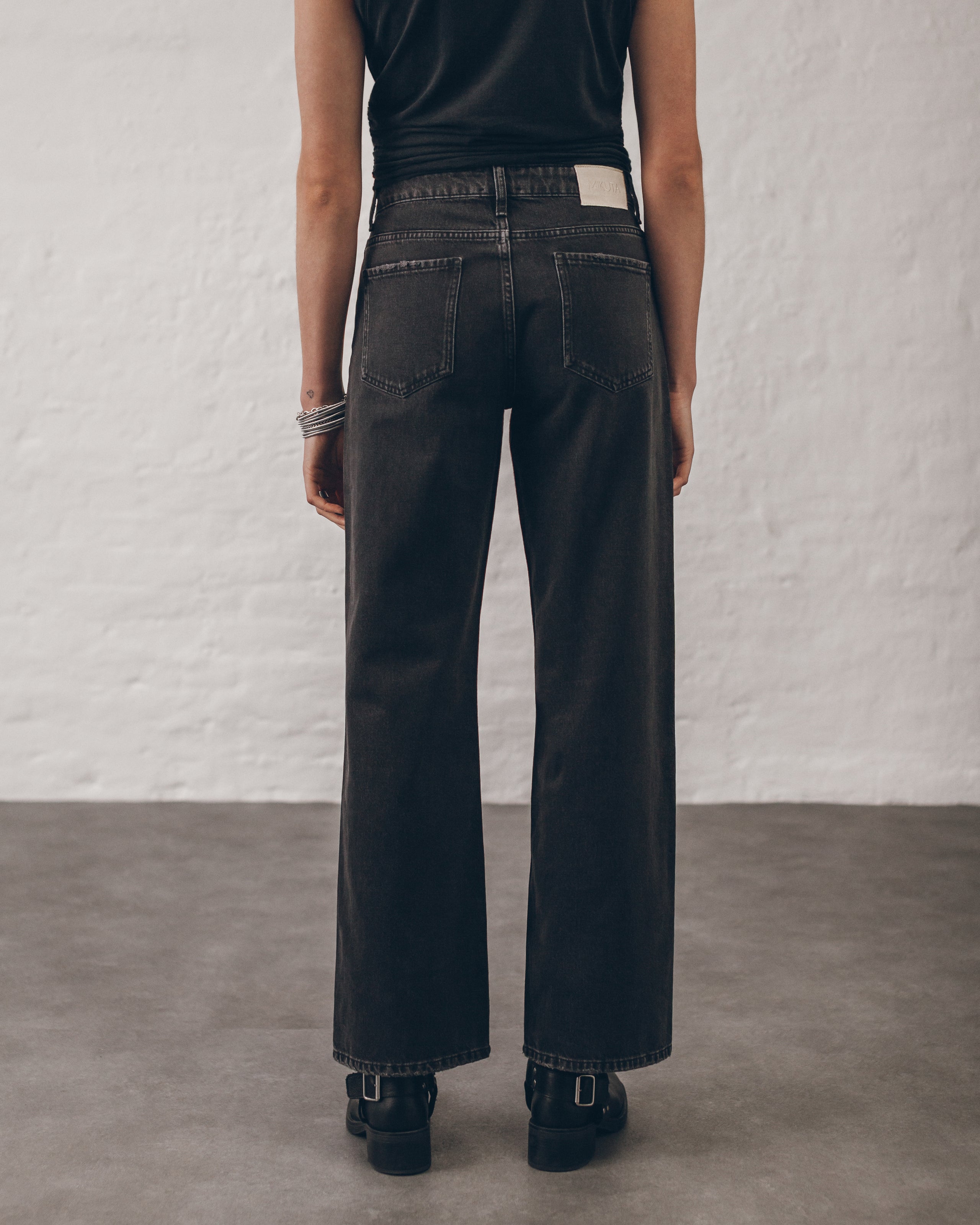 The Black Loose Jeans