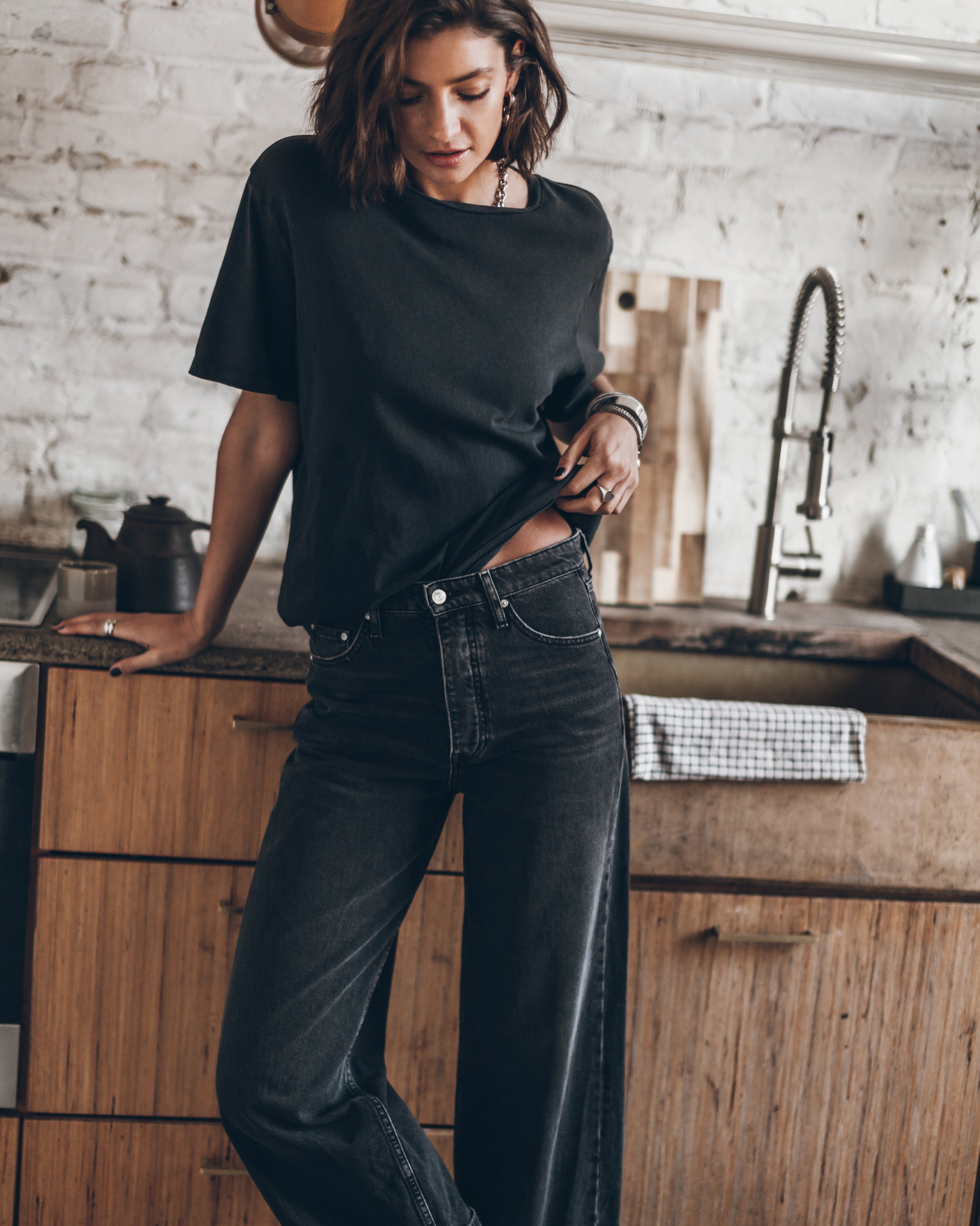 The Dark Dry Cotton Vintage Shirt The Black Baggy Jeans The Chunky Chain Necklace Studio Melina -...