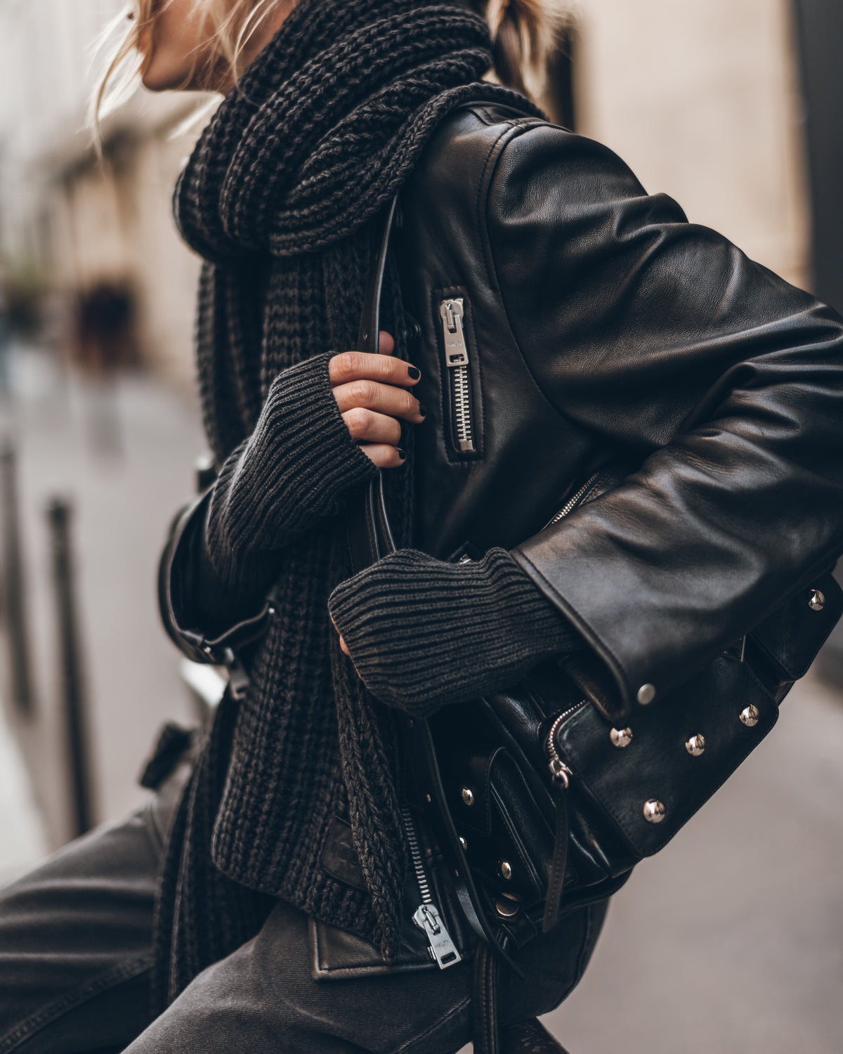 Dark Faded Knit Gloves