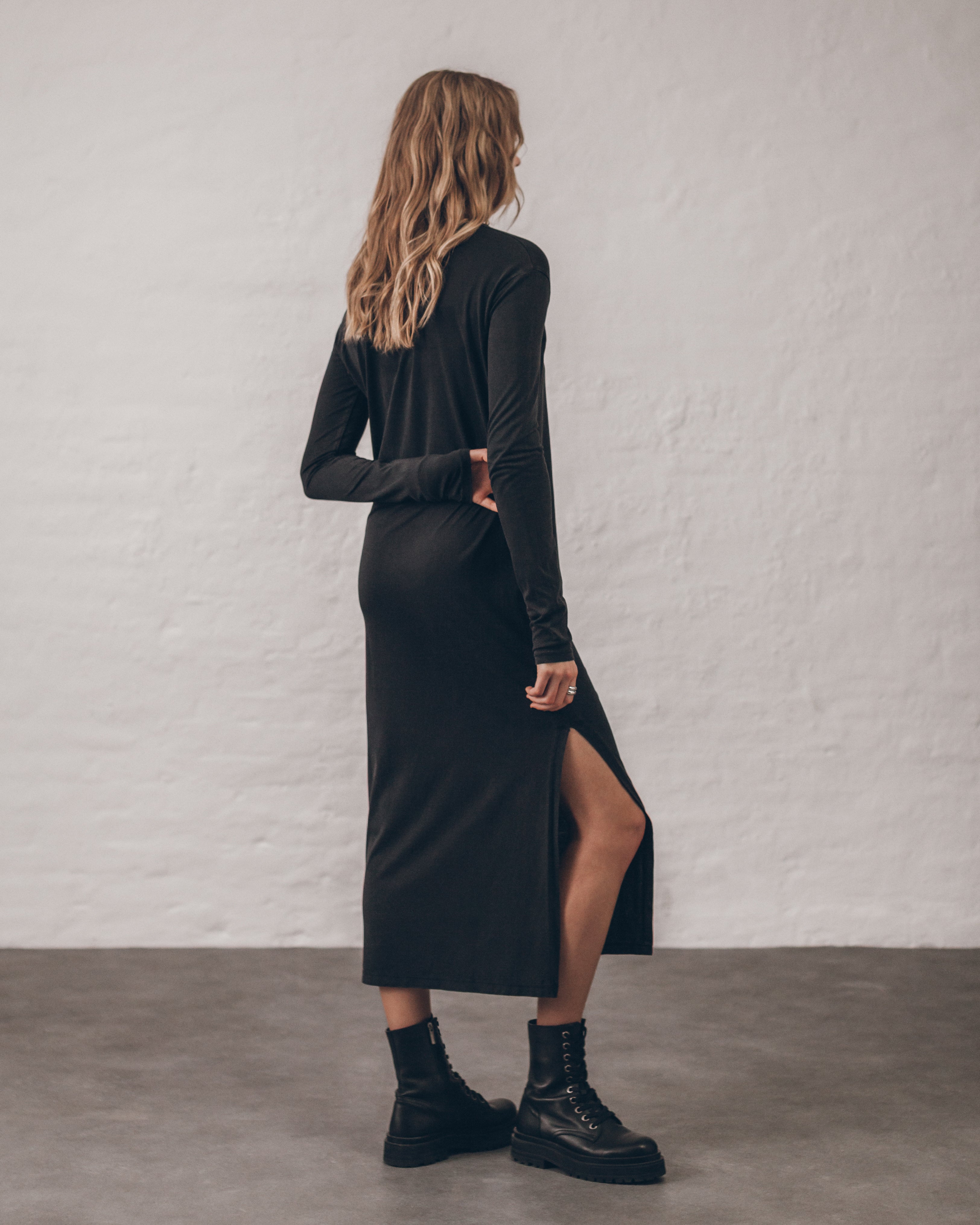 MIKUTA | The Dark Longsleeve Dress MIKUTA | The Dark Longsleeve Dress