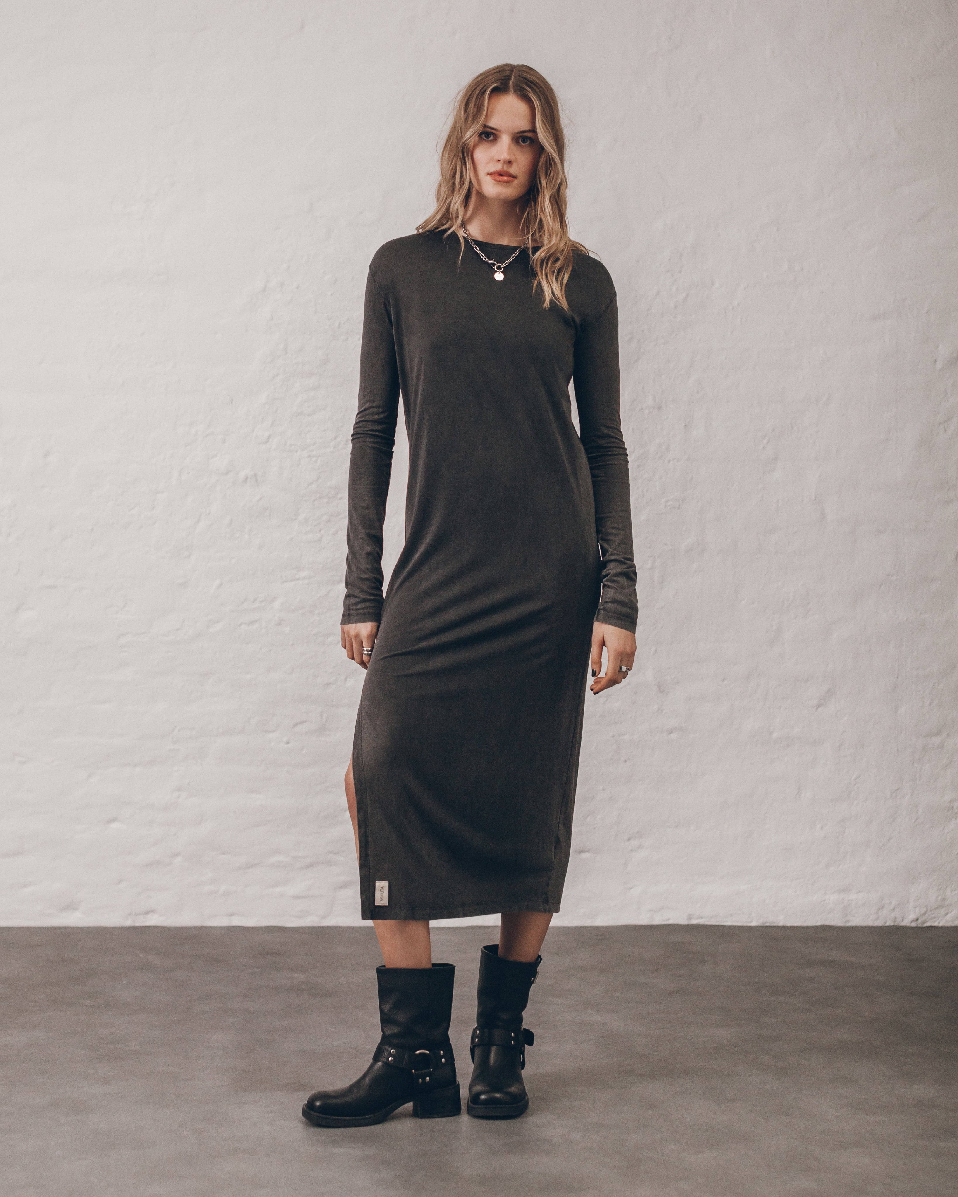 MIKUTA | The Dark Longsleeve Dress MIKUTA | The Dark Longsleeve Dress