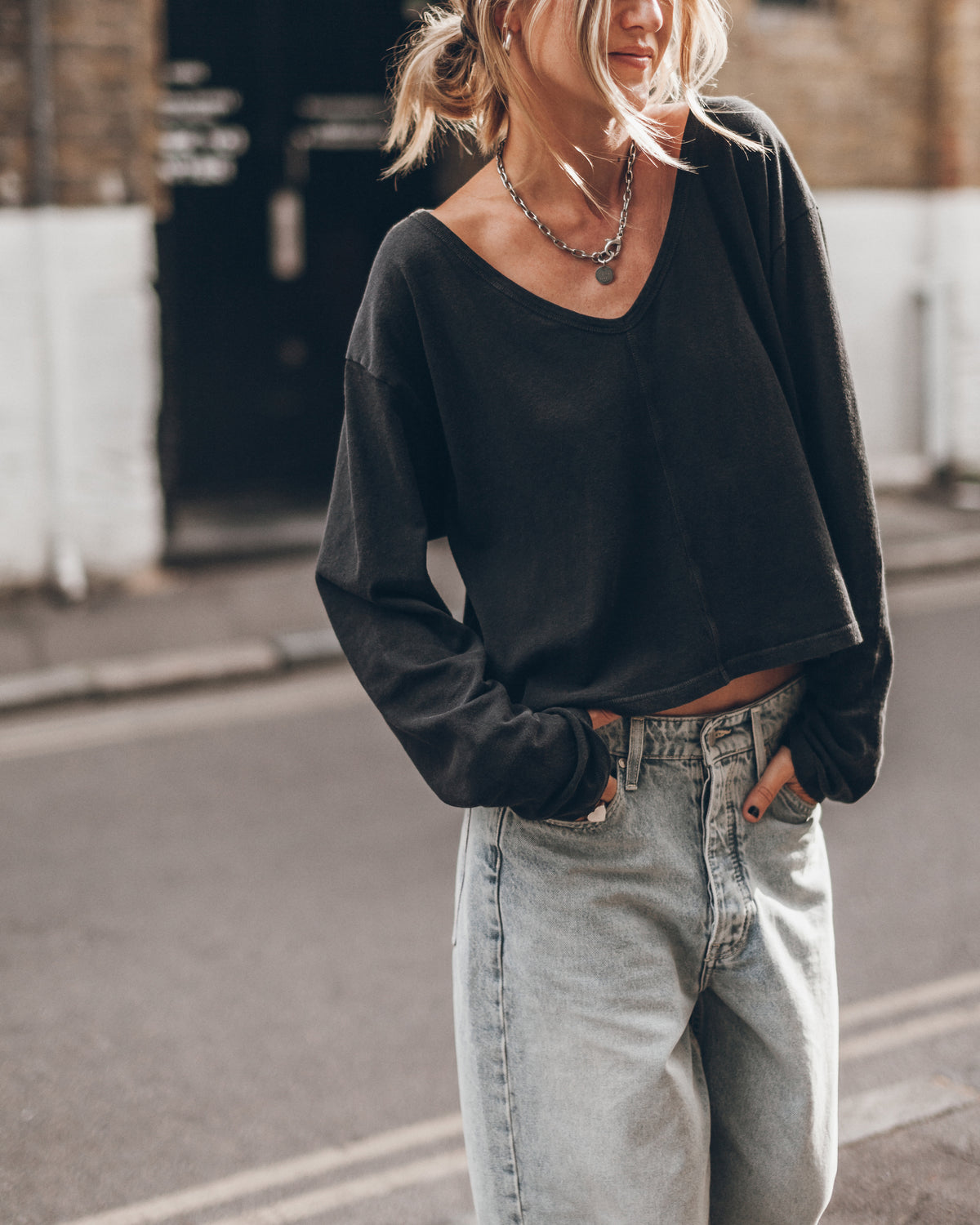 The Dark V-Neck Longsleeve