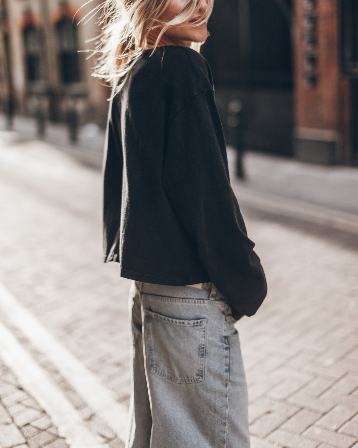 The Dark V-Neck Longsleeve