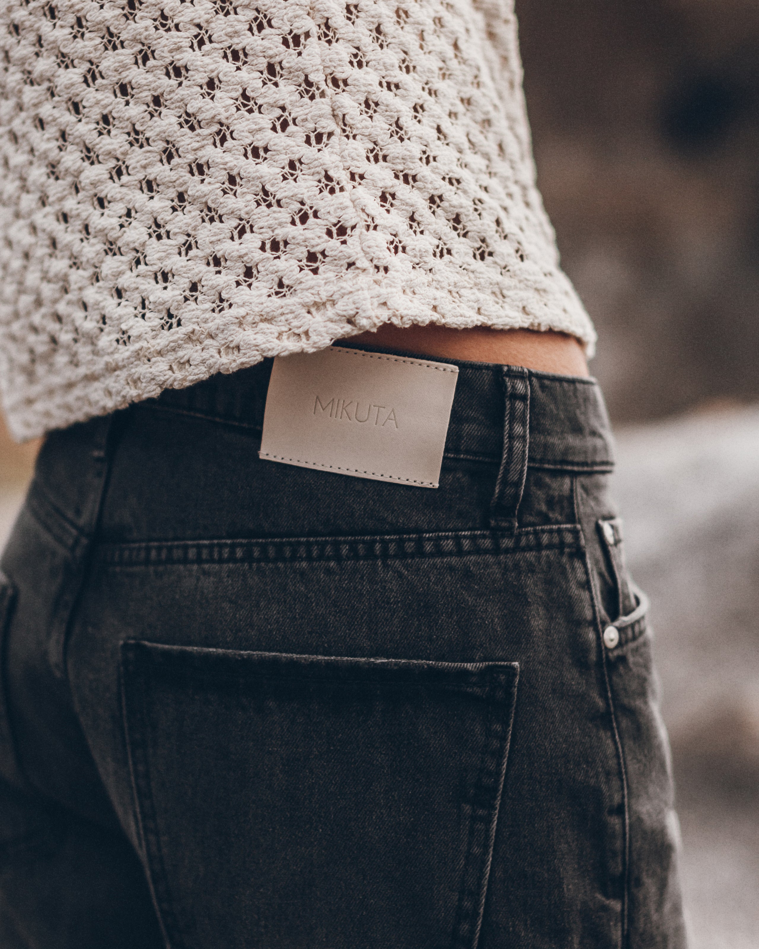 The Ecru Crochet Shirt The Black Cropped Baggy Jeans Desert California - Product photo