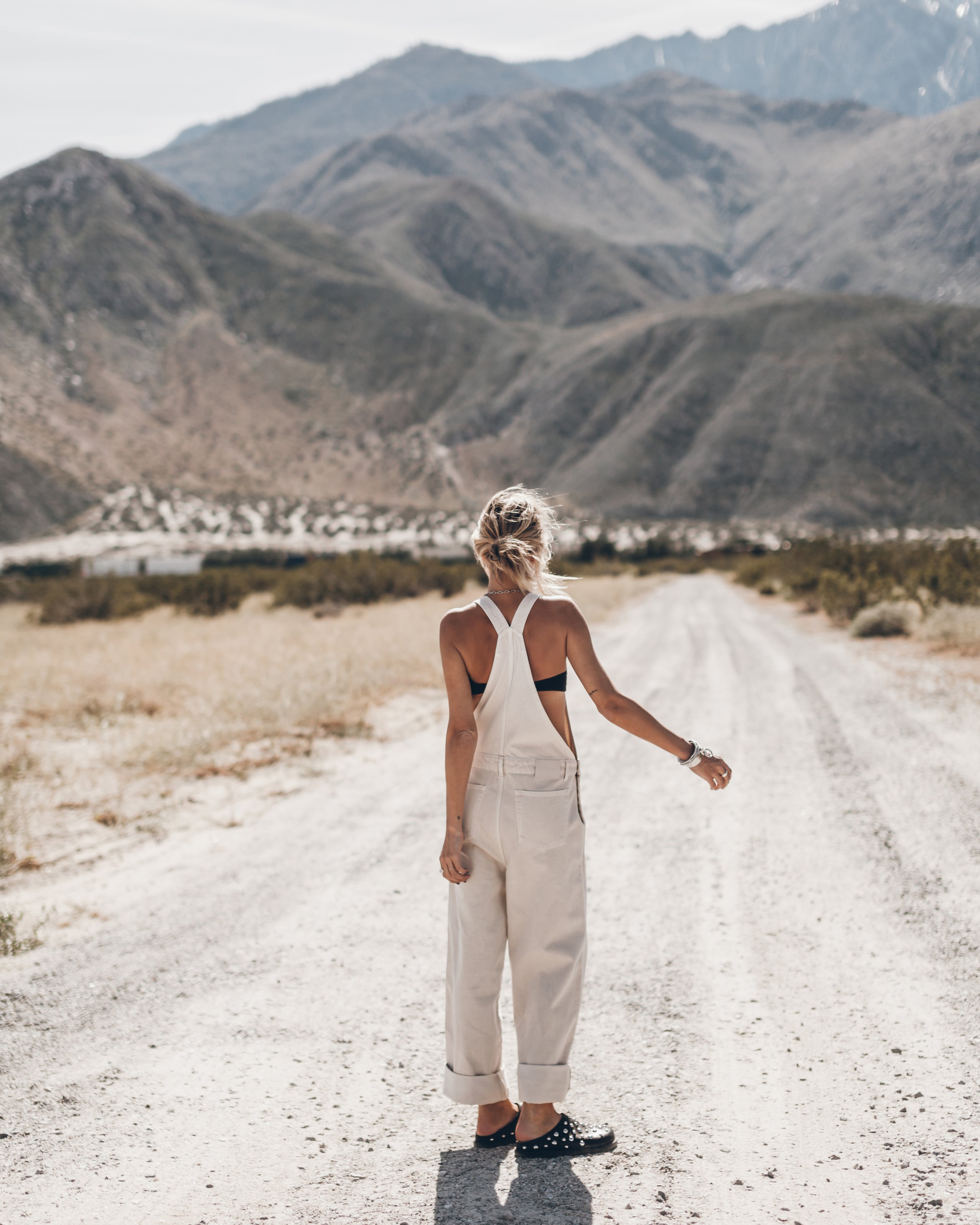The Greige Dungarees The Studded Leather Mules Desert California Jacqueline - Product photo