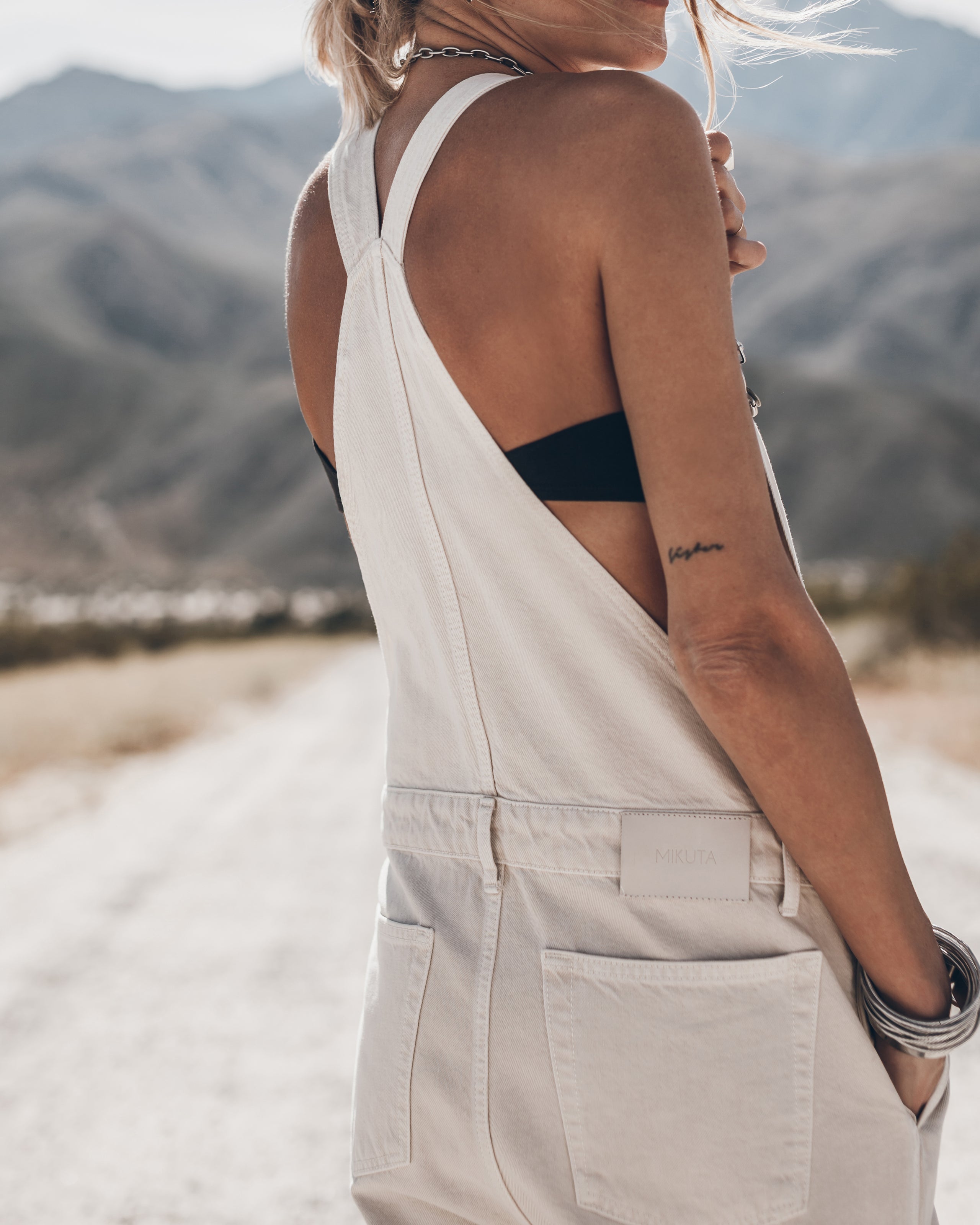 The Greige Dungarees The Studded Leather Mules Desert California Jacqueline - Product photo