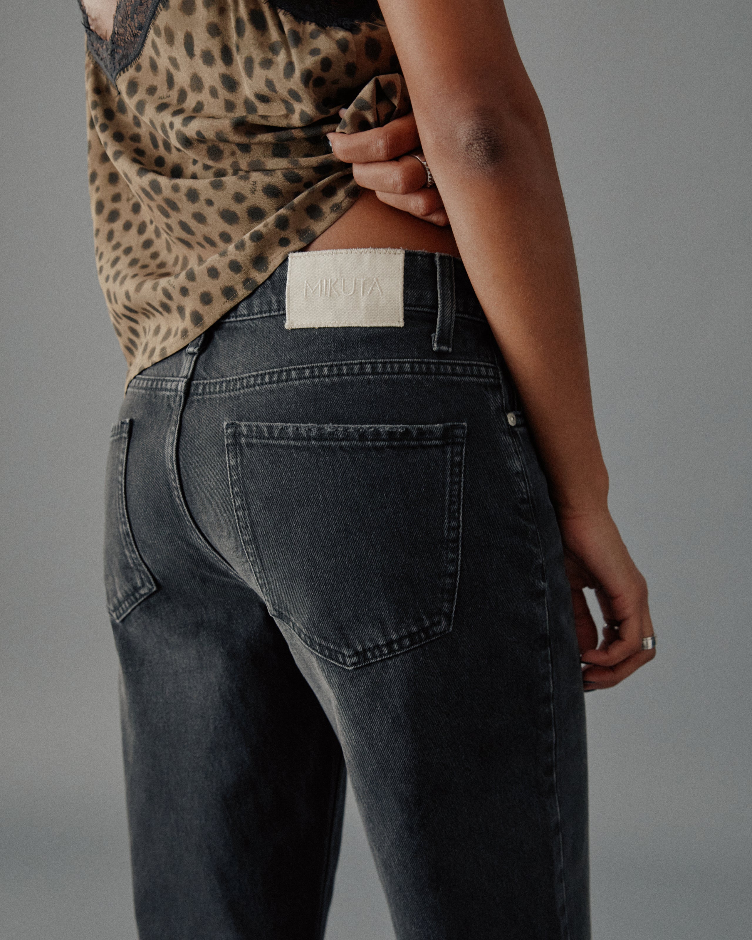 The Black Loose Jeans