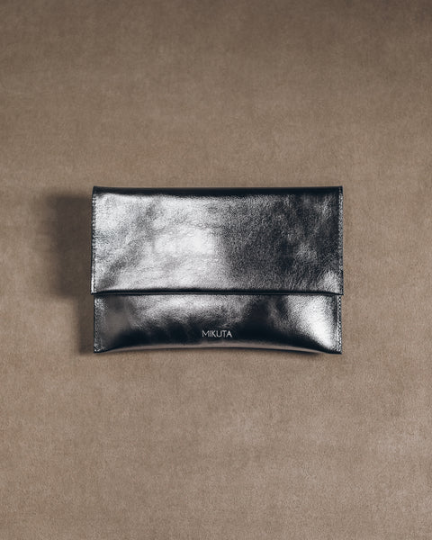 mikuta-the-silver-leather-