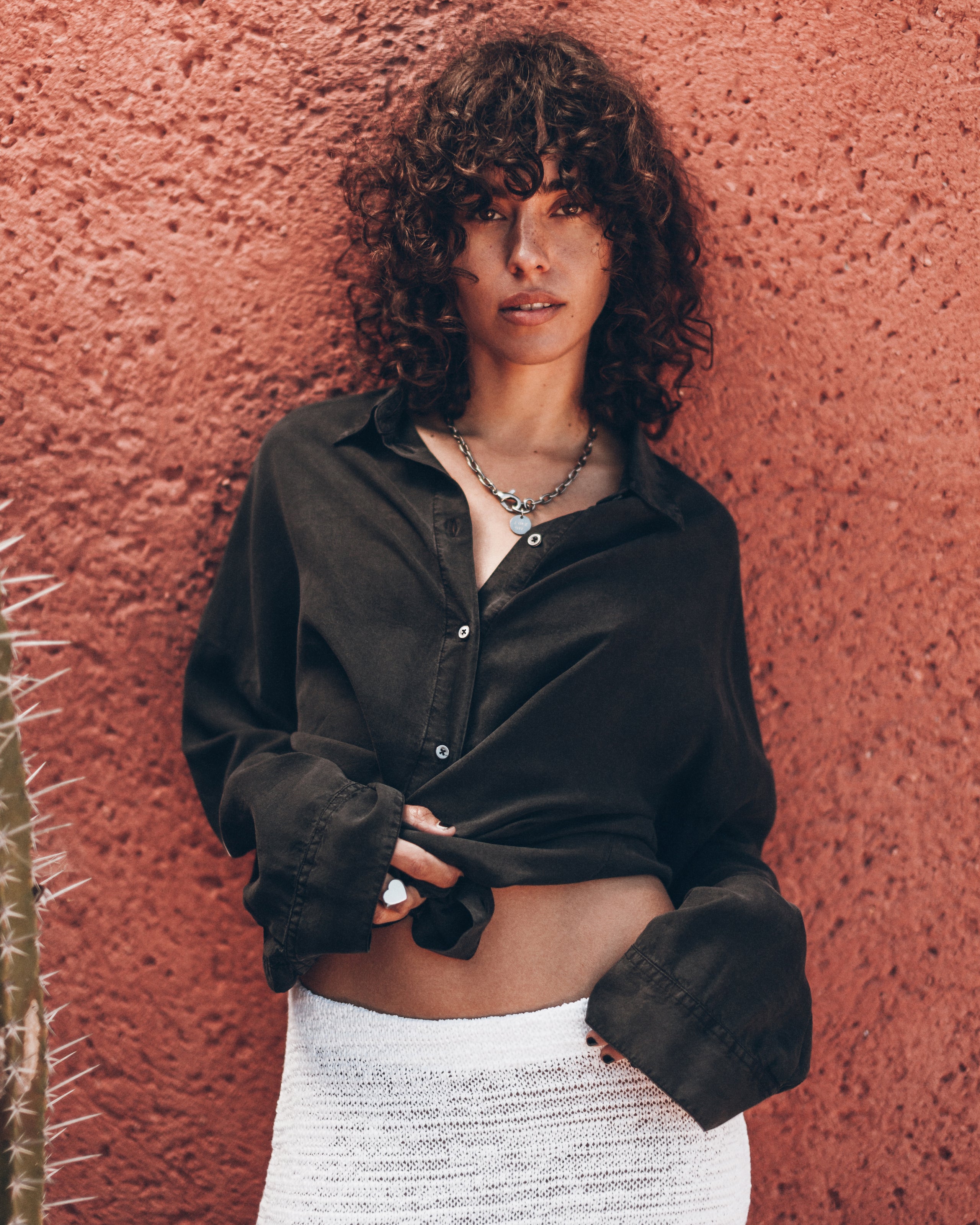 The White Long Knitted Skirt The Black Loose Longsleeve Shirt Mexico Guindi - Product photo