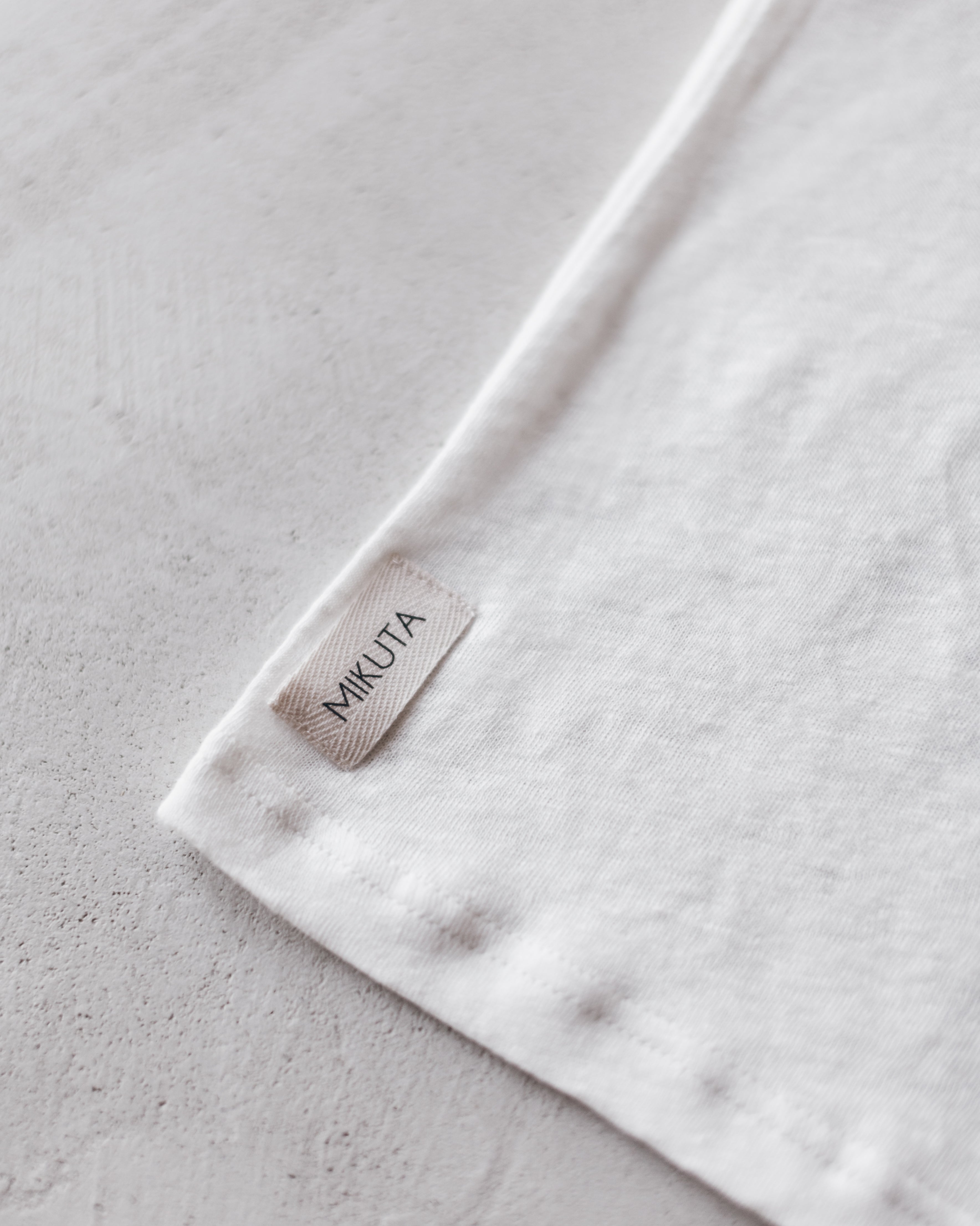MIKUTA The White Loose Linen T-Shirt