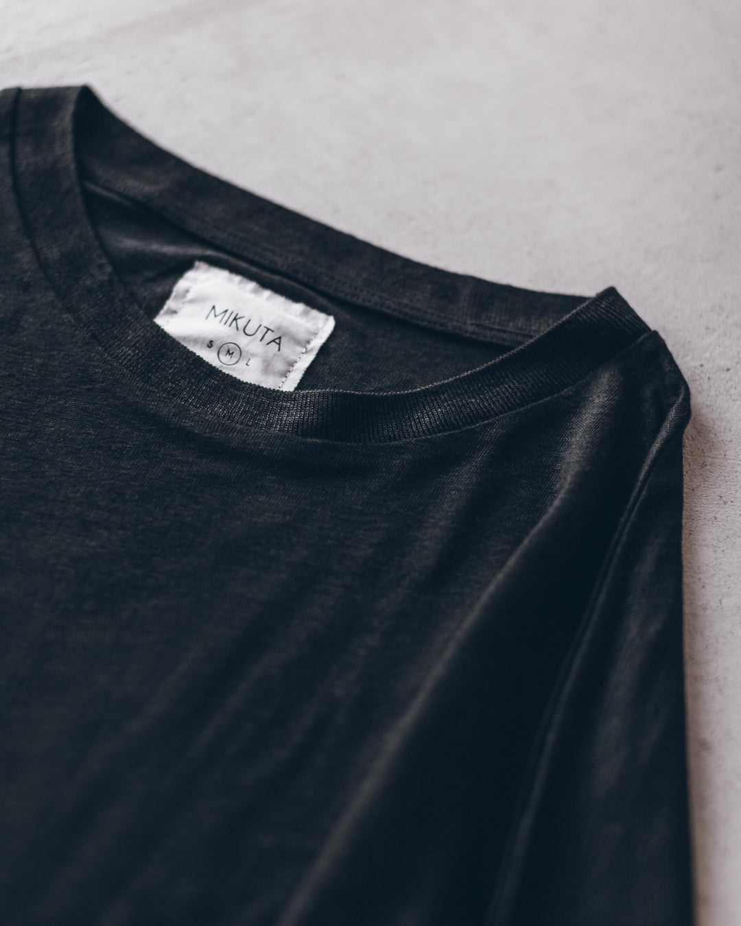 The Black Loose Linen T-Shirt – MIKUTA